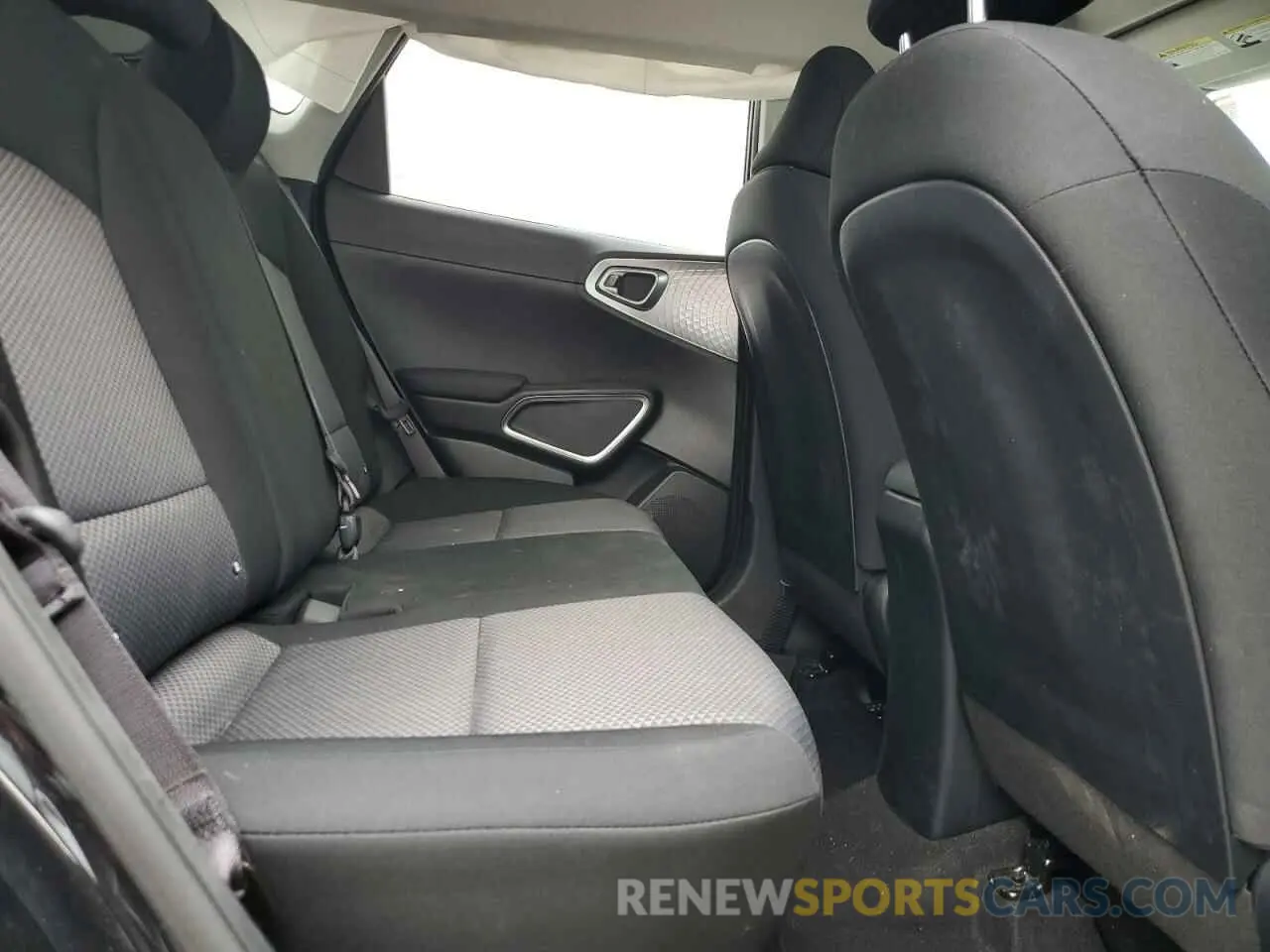 11 fotografías del automóvil dañado KNDJ23AU0M7148146 KIA SOUL 2021