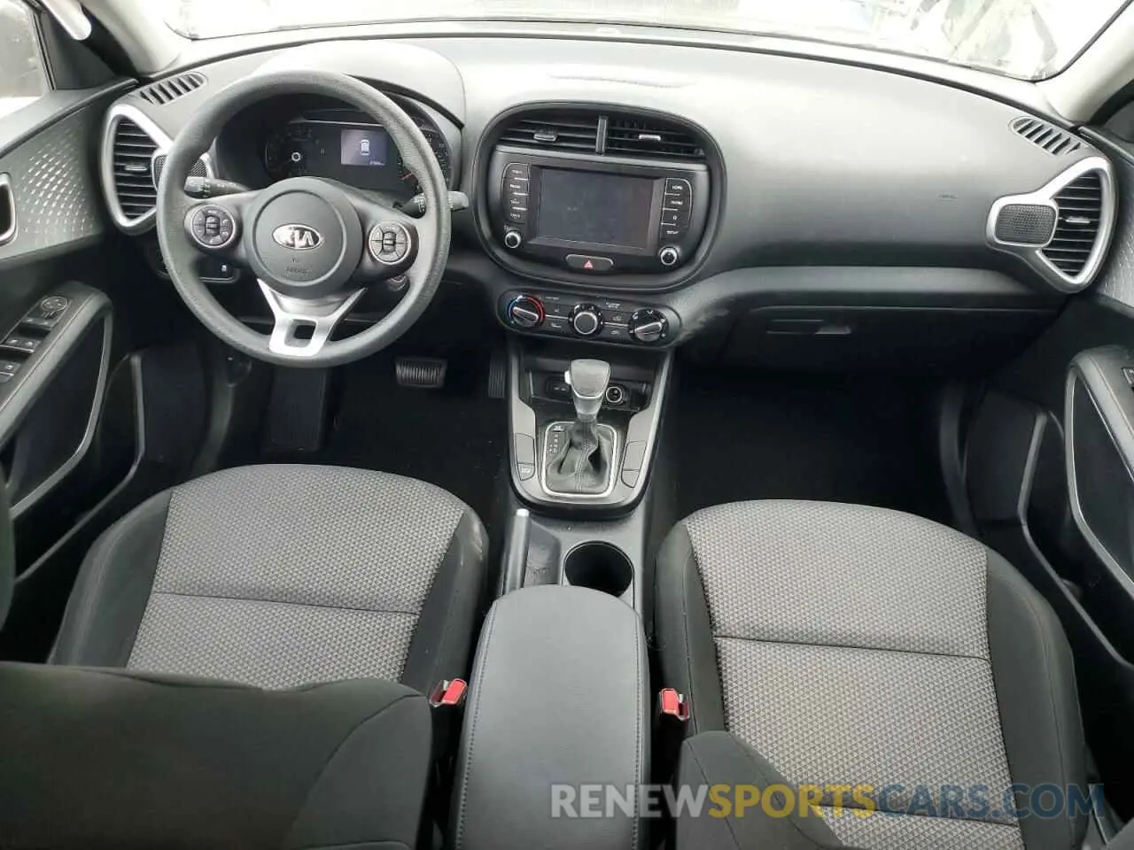 8 fotografías del automóvil dañado KNDJ23AU0M7148146 KIA SOUL 2021