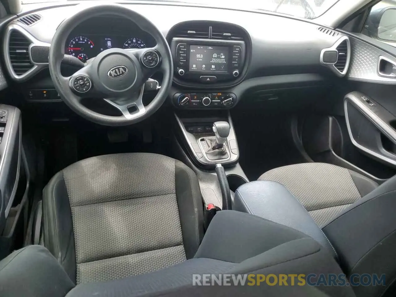 8 fotografías del automóvil dañado KNDJ23AU0M7736886 KIA SOUL 2021