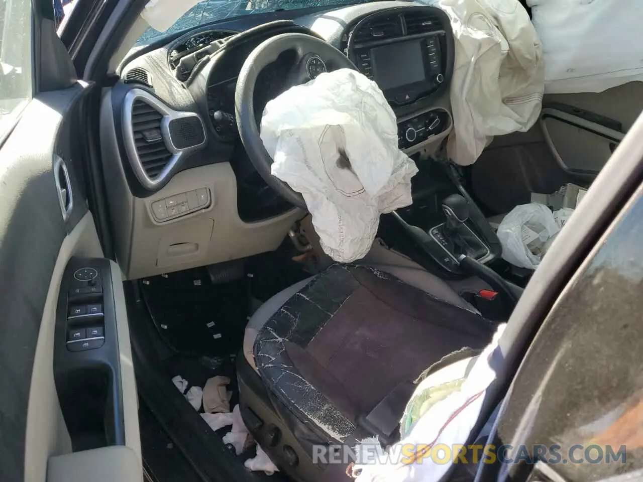 8 fotografías del automóvil dañado KNDJ23AU0M7743787 KIA SOUL 2021