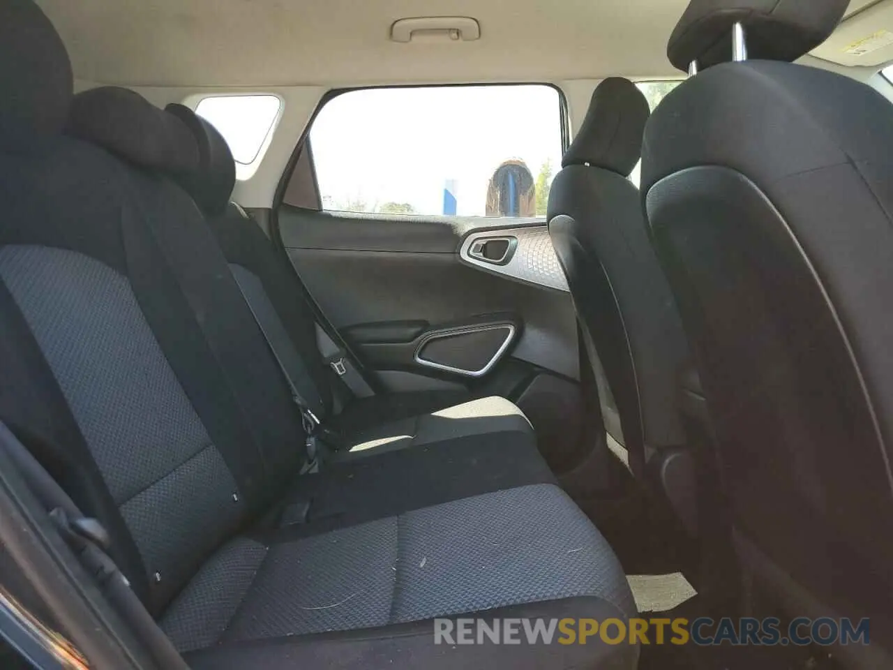 11 fotografías del automóvil dañado KNDJ23AU0M7755518 KIA SOUL 2021