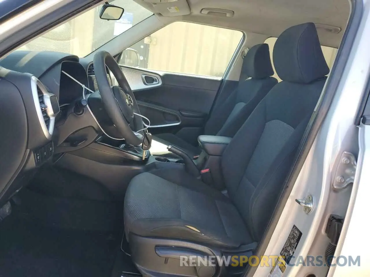 7 fotografías del automóvil dañado KNDJ23AU0M7760492 KIA SOUL 2021