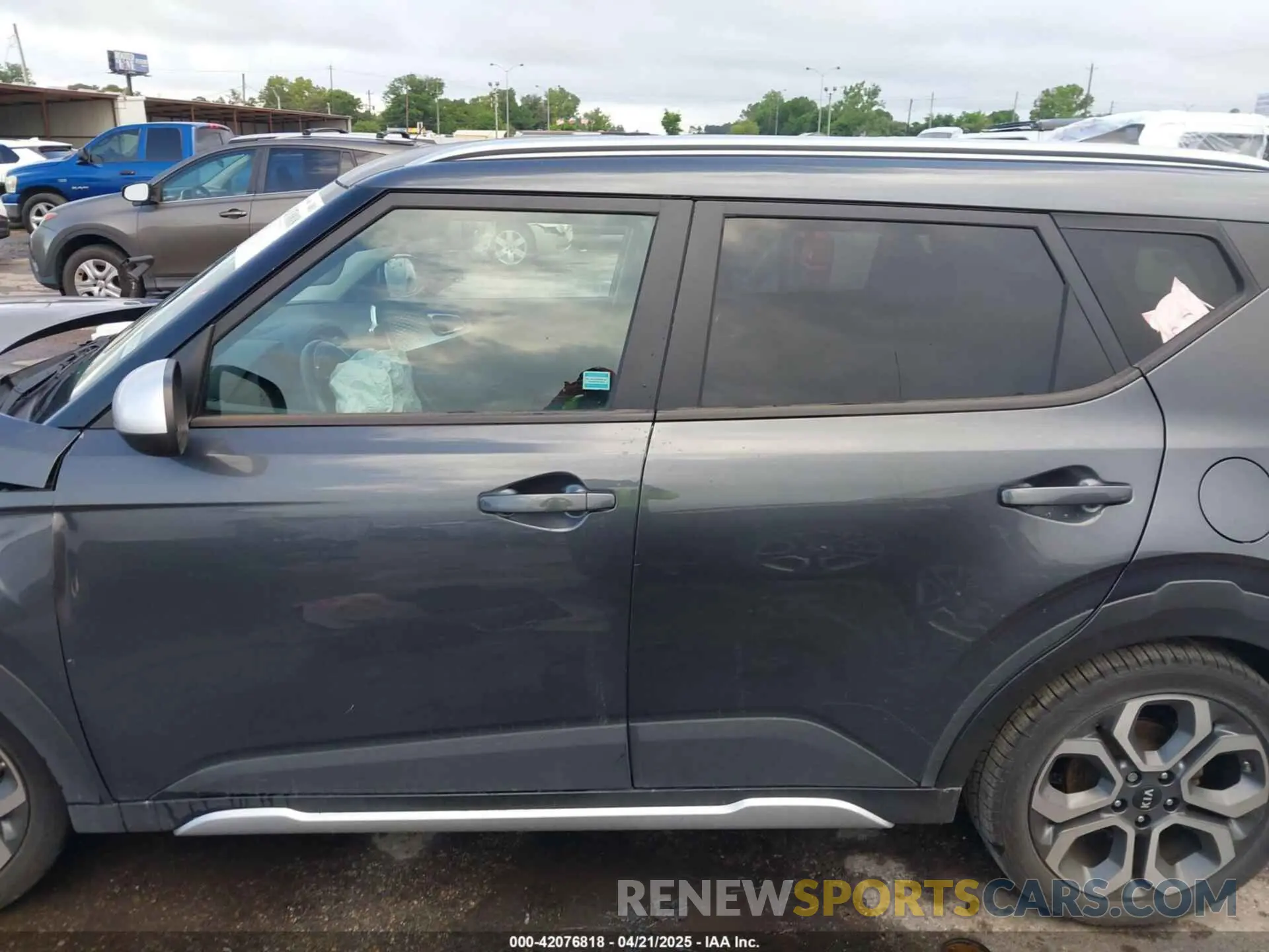 13 fotografías del automóvil dañado KNDJ23AU0M7764980 KIA SOUL 2021