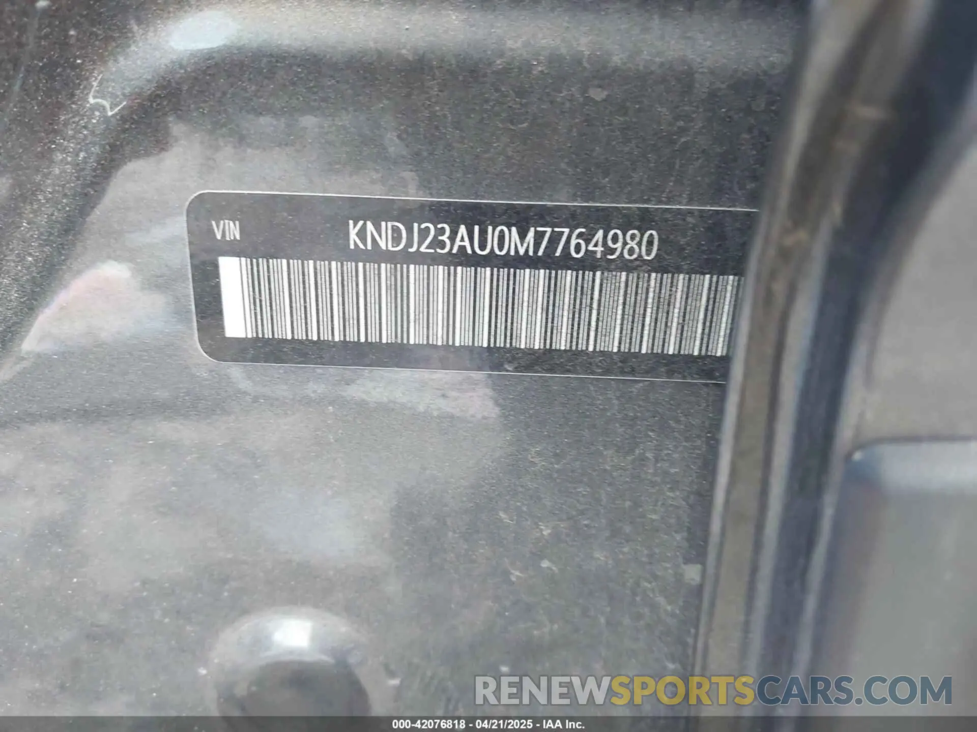 9 fotografías del automóvil dañado KNDJ23AU0M7764980 KIA SOUL 2021