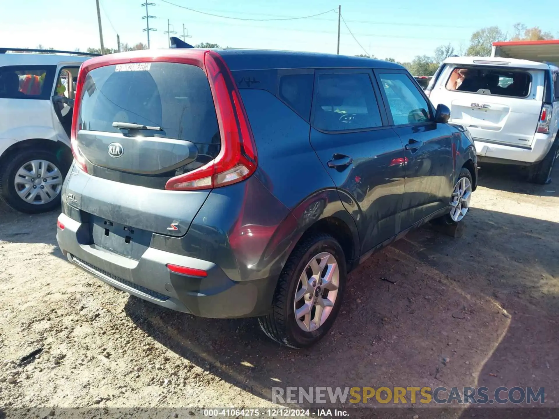 4 fotografías del automóvil dañado KNDJ23AU0M7772738 KIA SOUL 2021