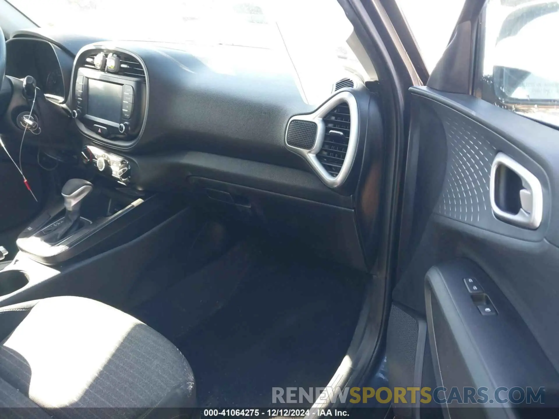 5 fotografías del automóvil dañado KNDJ23AU0M7772738 KIA SOUL 2021