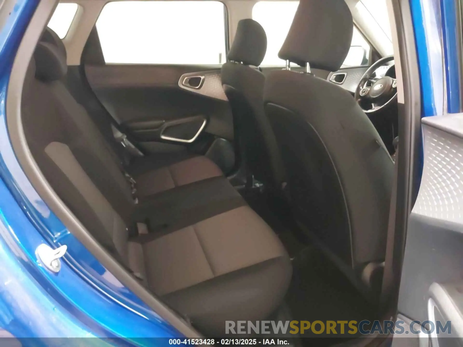 8 fotografías del automóvil dañado KNDJ23AU1M7129377 KIA SOUL 2021