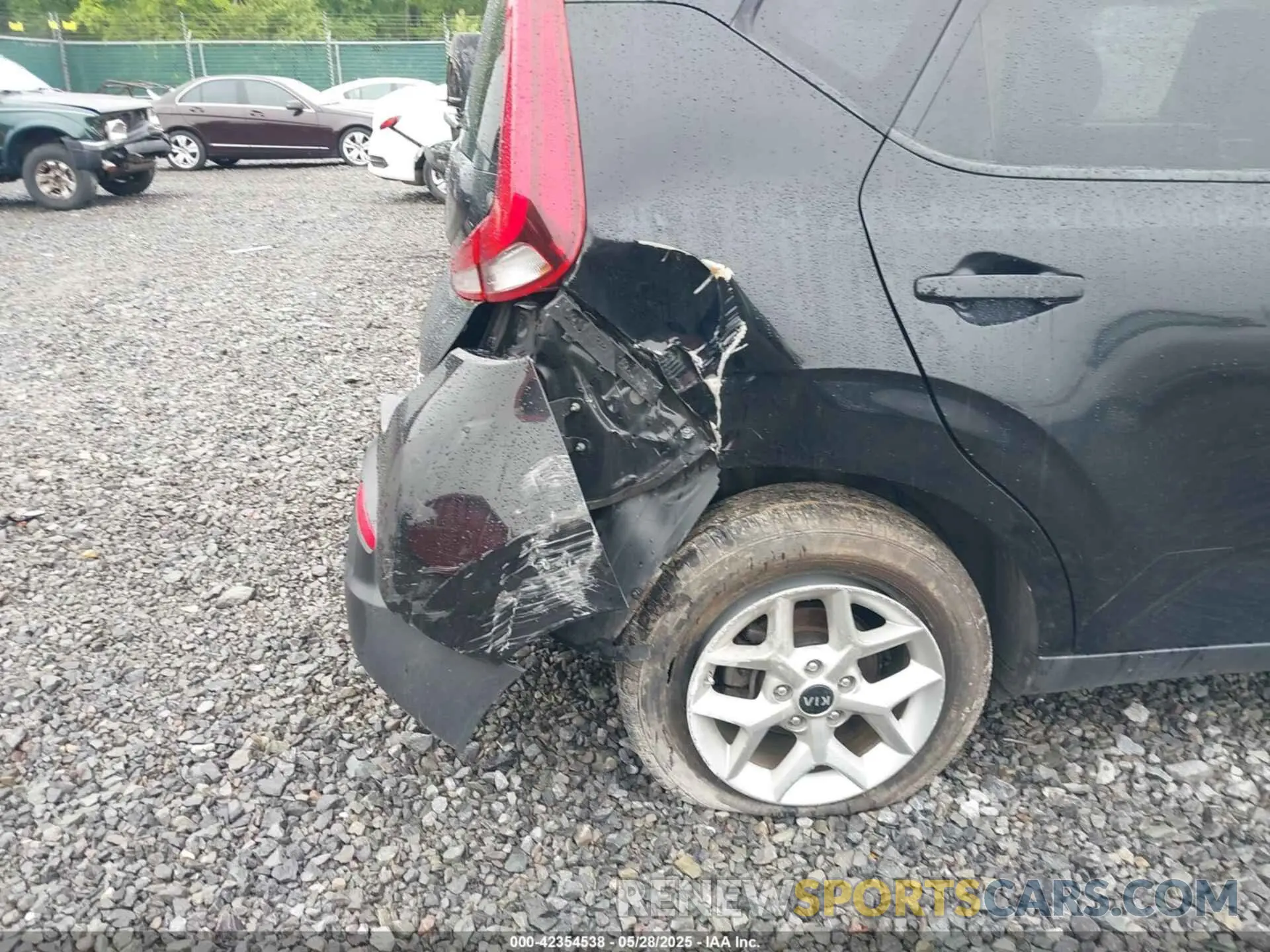 19 fotografías del automóvil dañado KNDJ23AU1M7133493 KIA SOUL 2021
