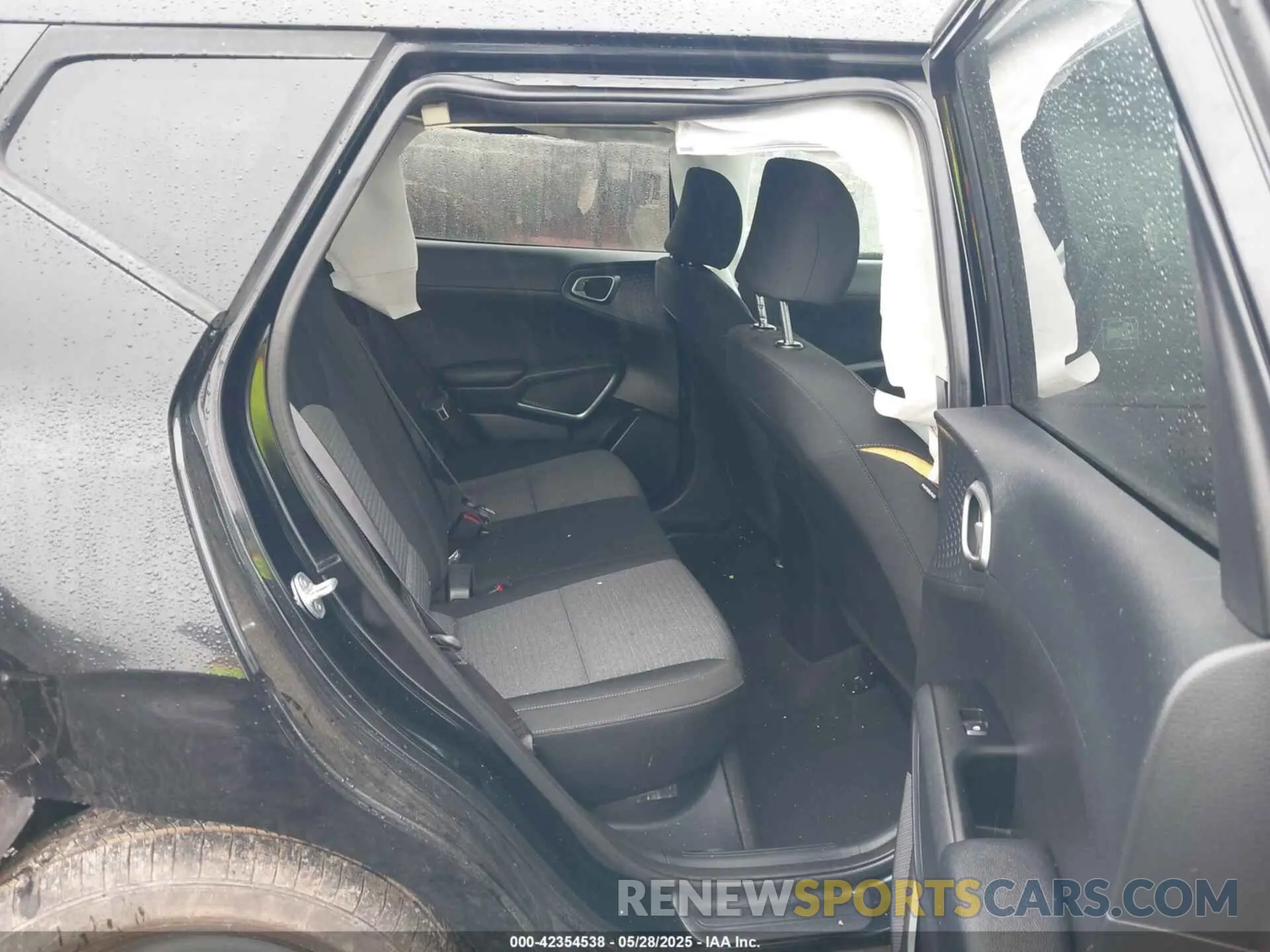 8 fotografías del automóvil dañado KNDJ23AU1M7133493 KIA SOUL 2021
