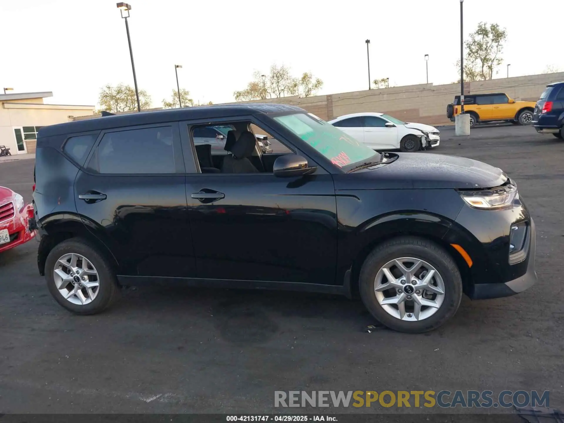 14 fotografías del automóvil dañado KNDJ23AU1M7758301 KIA SOUL 2021