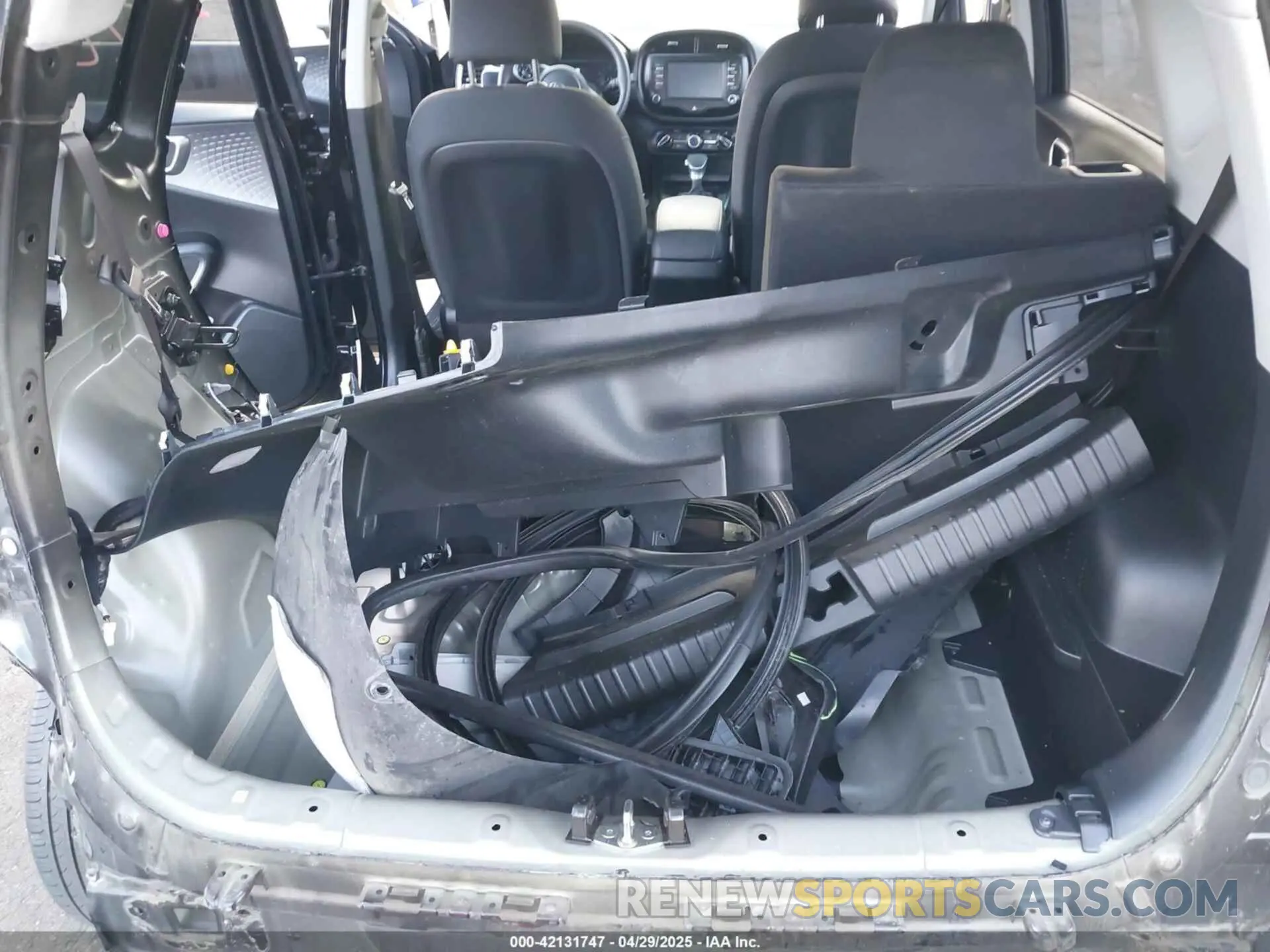 18 fotografías del automóvil dañado KNDJ23AU1M7758301 KIA SOUL 2021