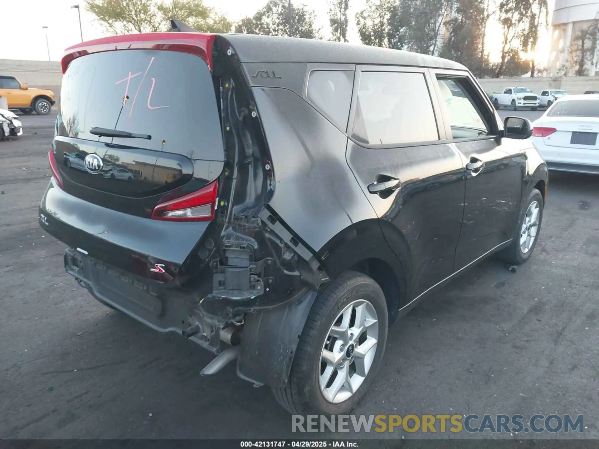 4 fotografías del automóvil dañado KNDJ23AU1M7758301 KIA SOUL 2021