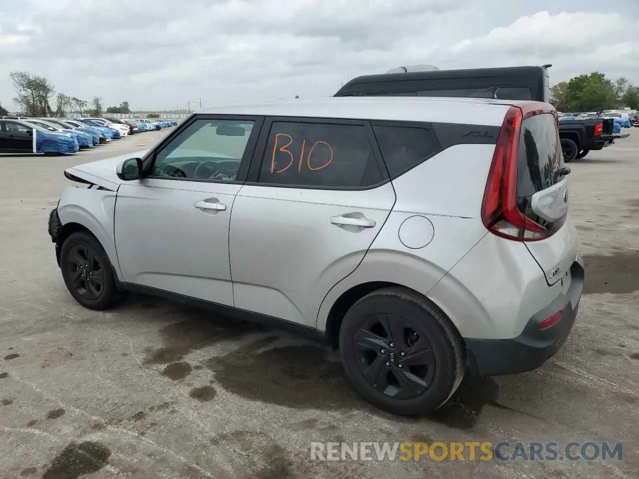 2 fotografías del automóvil dañado KNDJ23AU1M7762882 KIA SOUL 2021
