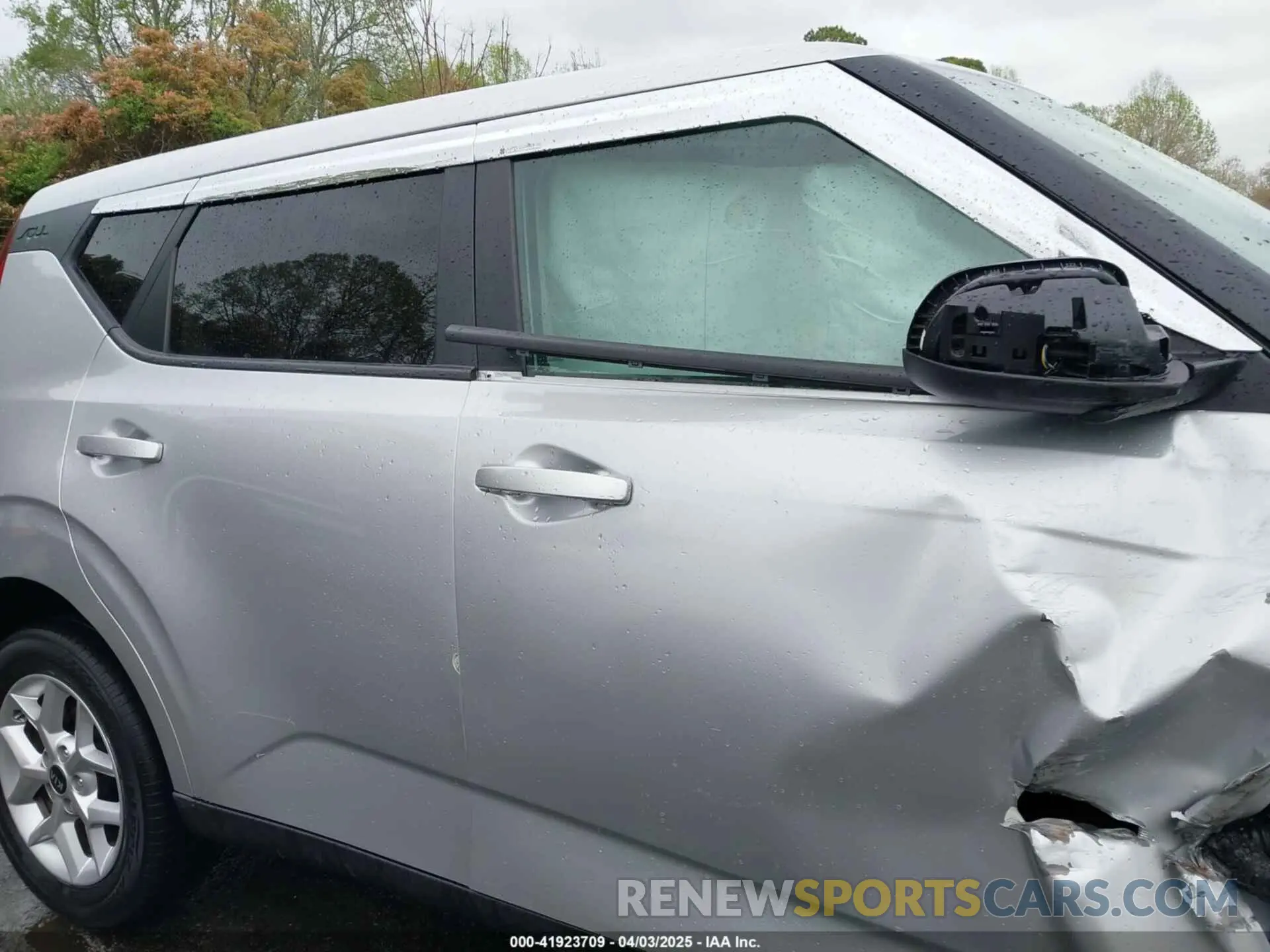 13 fotografías del automóvil dañado KNDJ23AU1M7763711 KIA SOUL 2021