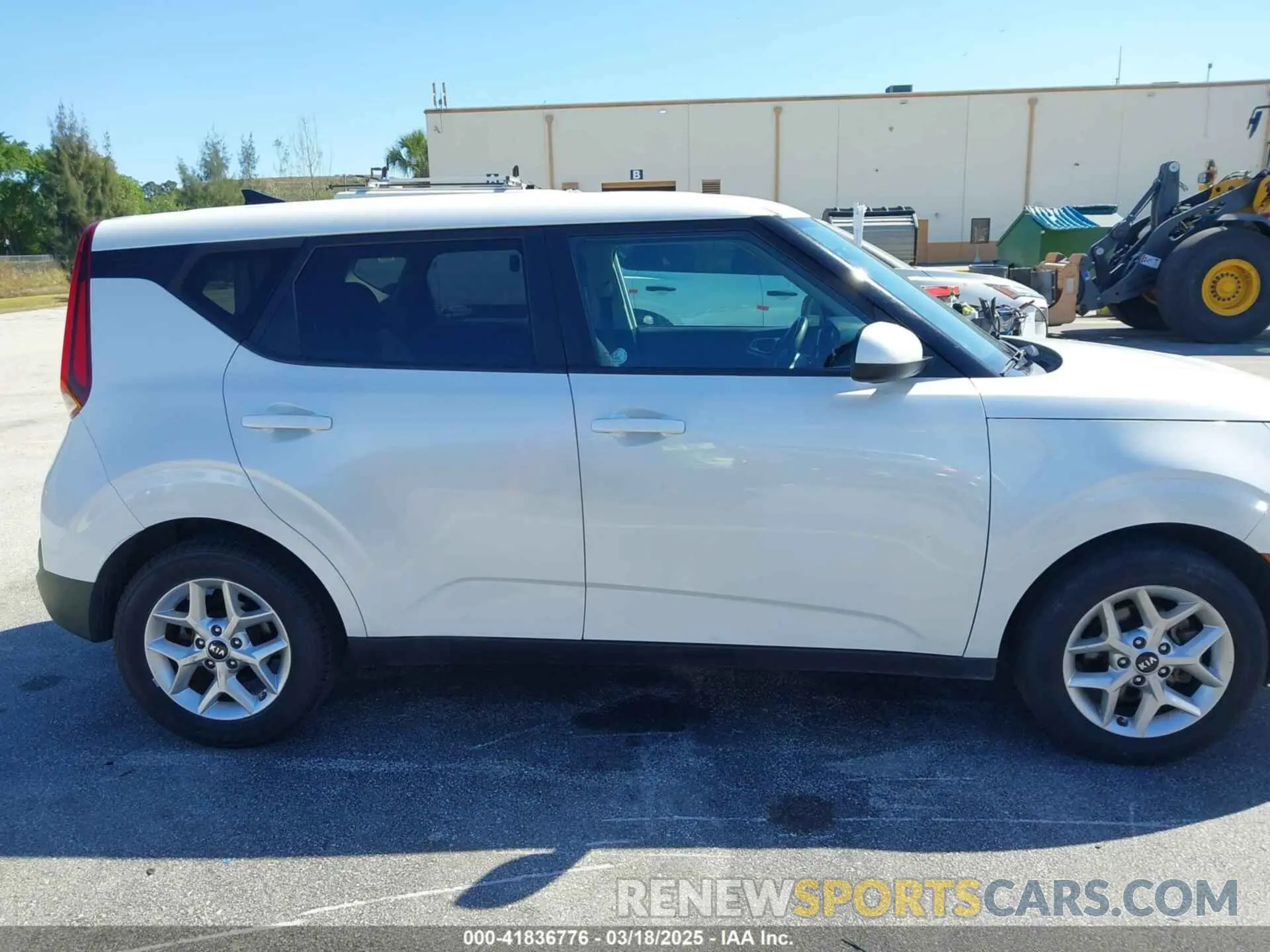 13 fotografías del automóvil dañado KNDJ23AU1M7769377 KIA SOUL 2021