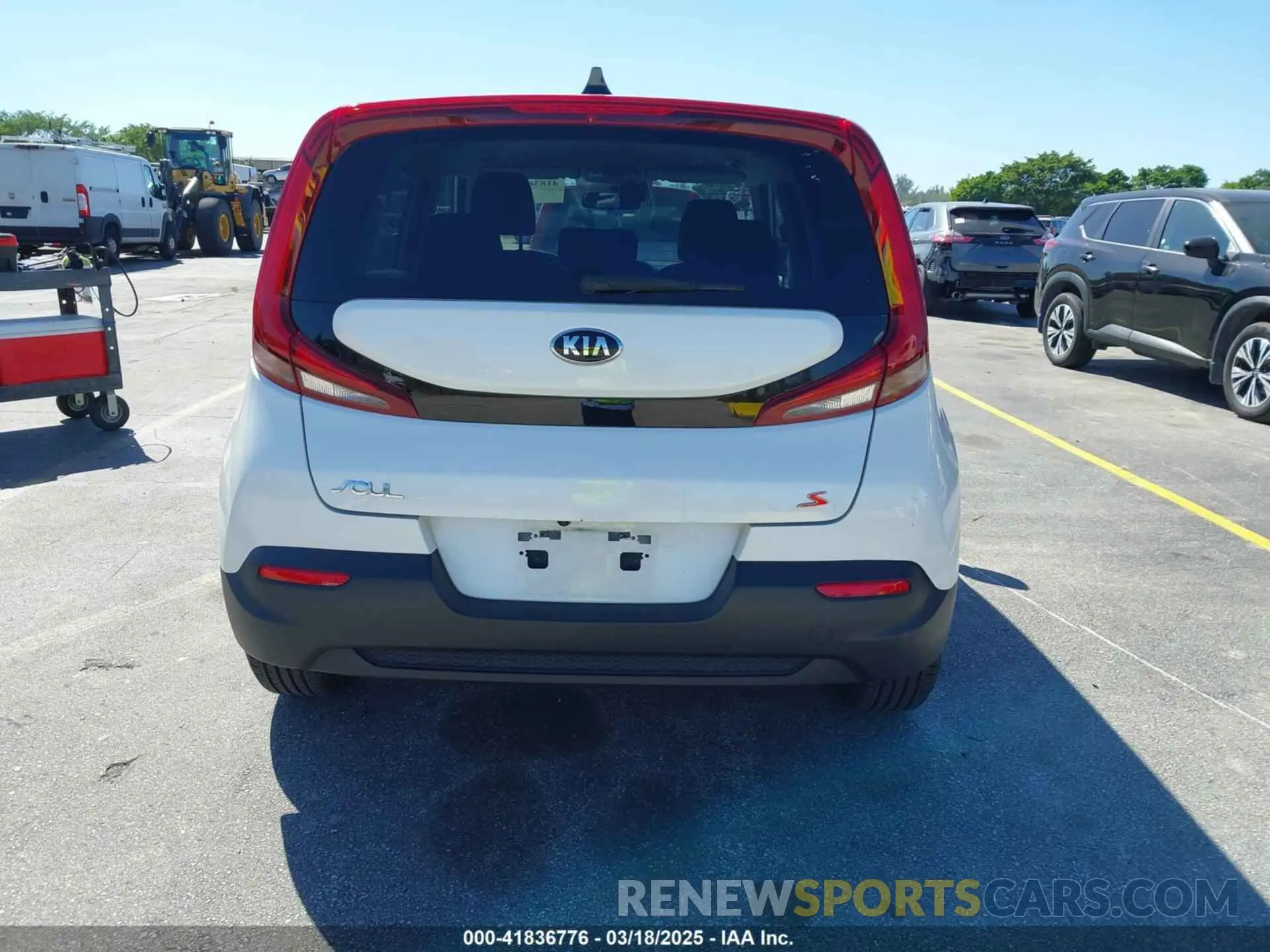 16 fotografías del automóvil dañado KNDJ23AU1M7769377 KIA SOUL 2021