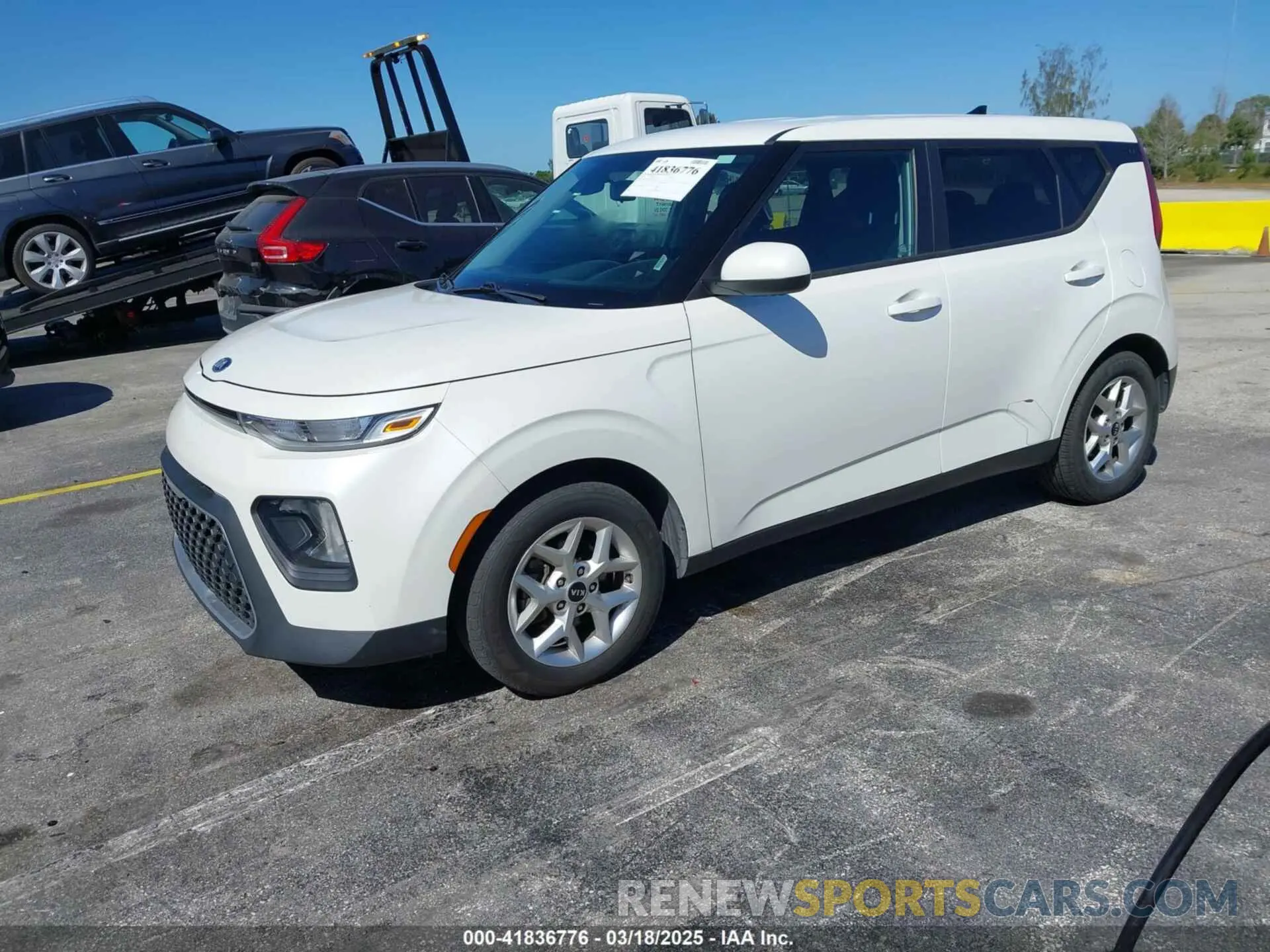 2 fotografías del automóvil dañado KNDJ23AU1M7769377 KIA SOUL 2021