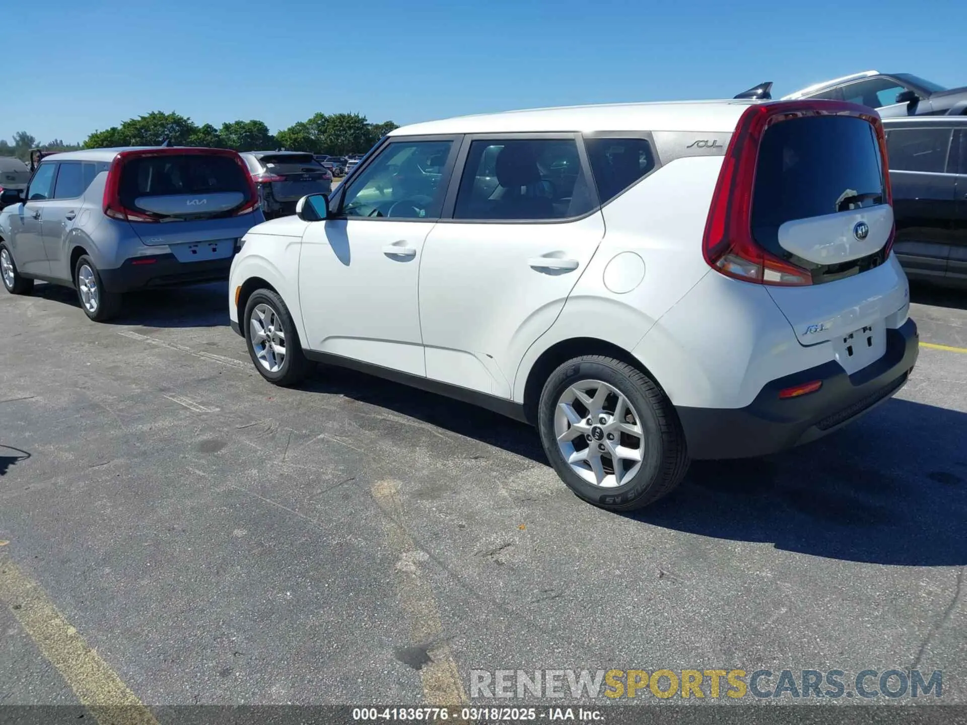 3 fotografías del automóvil dañado KNDJ23AU1M7769377 KIA SOUL 2021