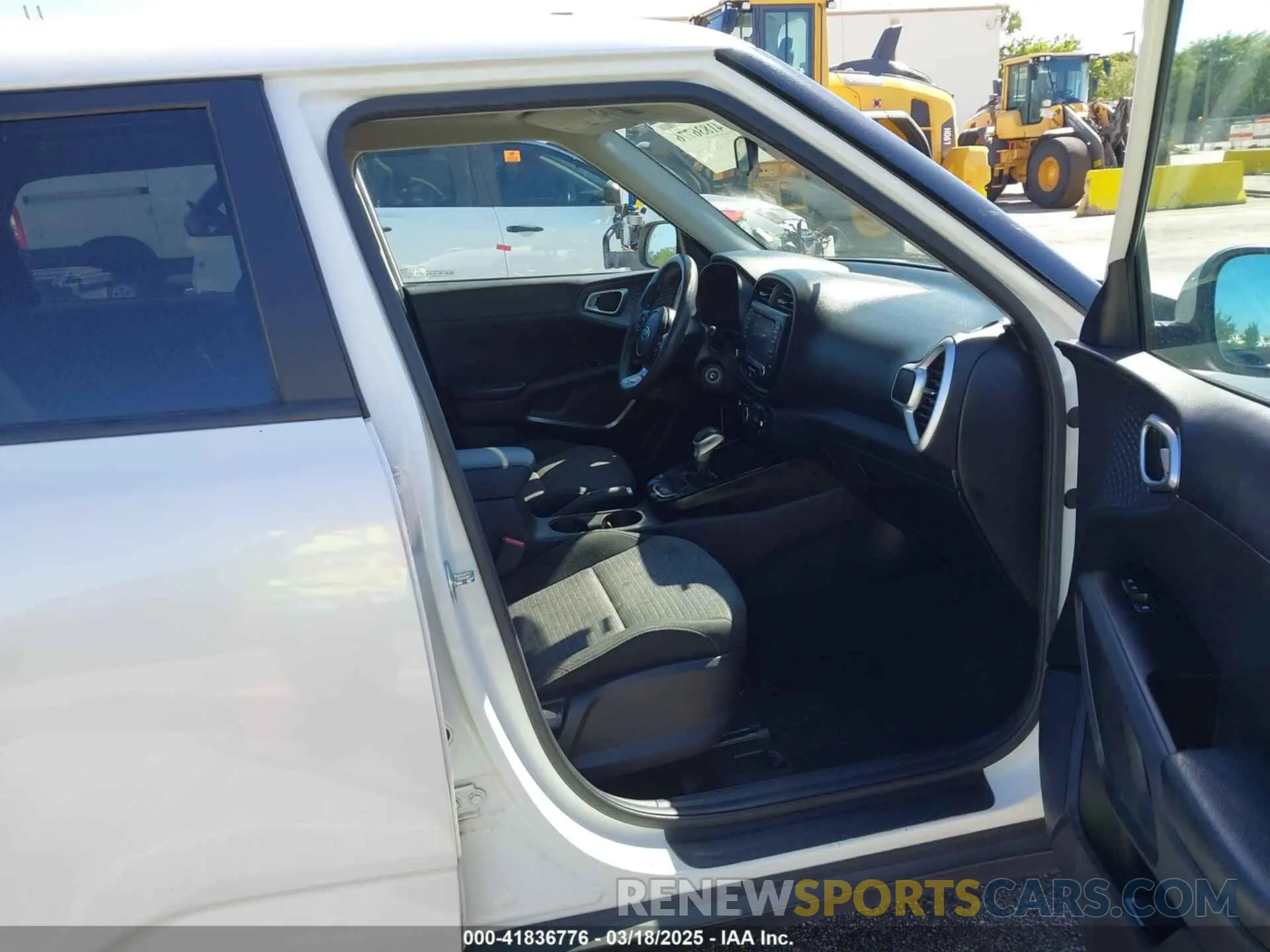 5 fotografías del automóvil dañado KNDJ23AU1M7769377 KIA SOUL 2021