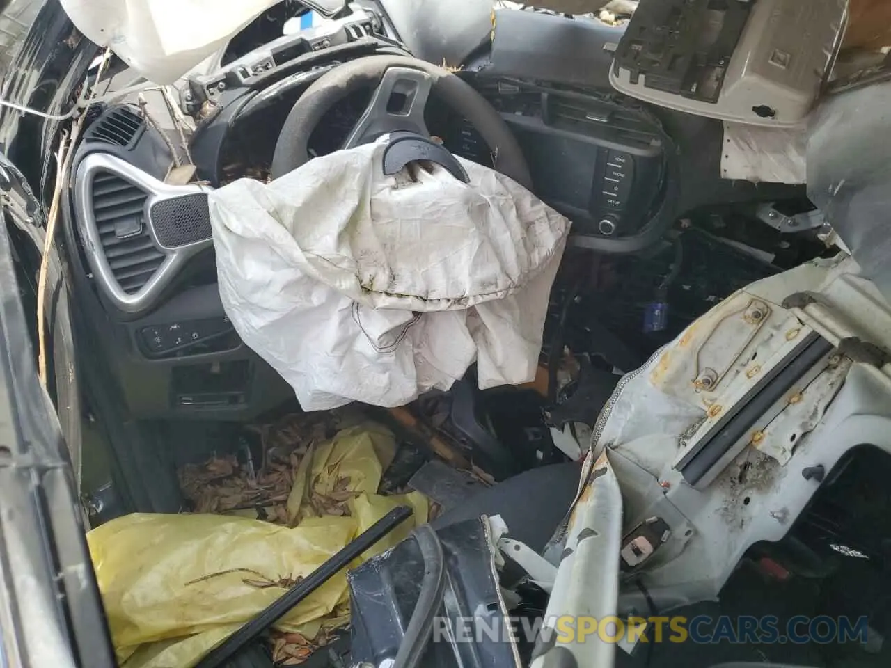 8 fotografías del automóvil dañado KNDJ23AU1M7779665 KIA SOUL 2021
