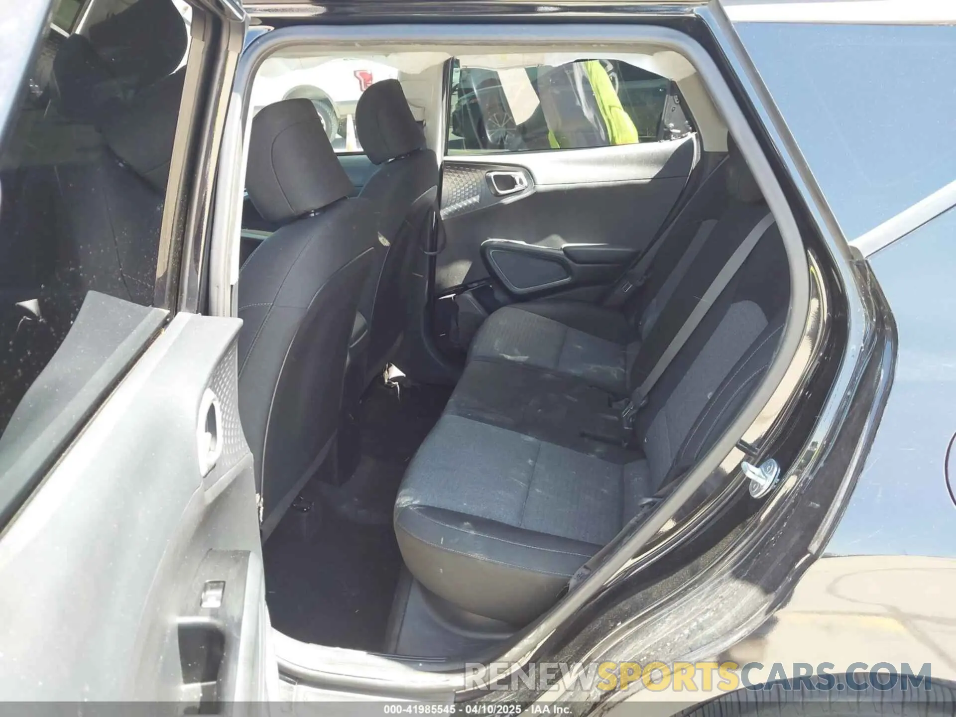 8 fotografías del automóvil dañado KNDJ23AU2M7129615 KIA SOUL 2021