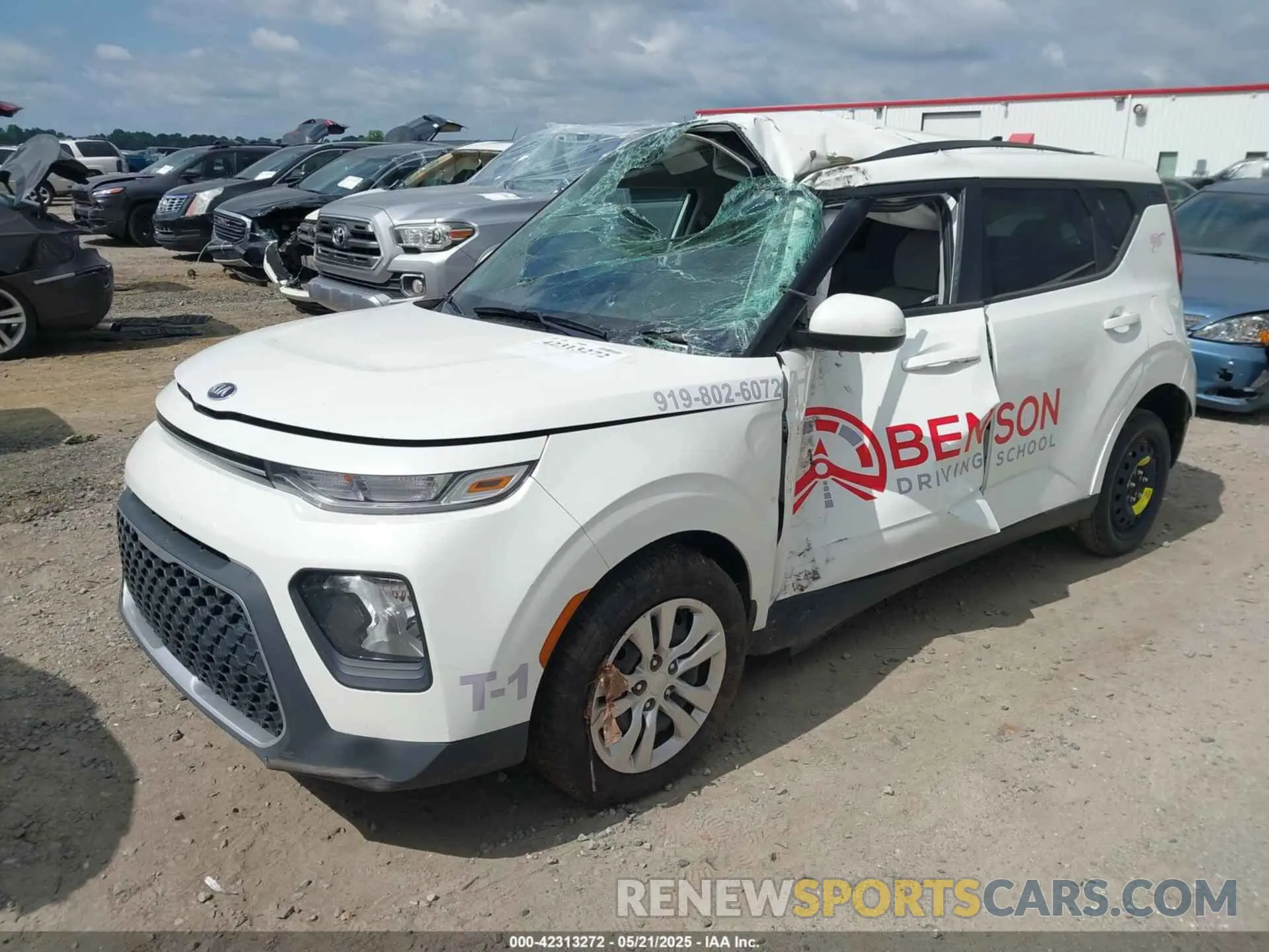 2 fotografías del automóvil dañado KNDJ23AU2M7143241 KIA SOUL 2021