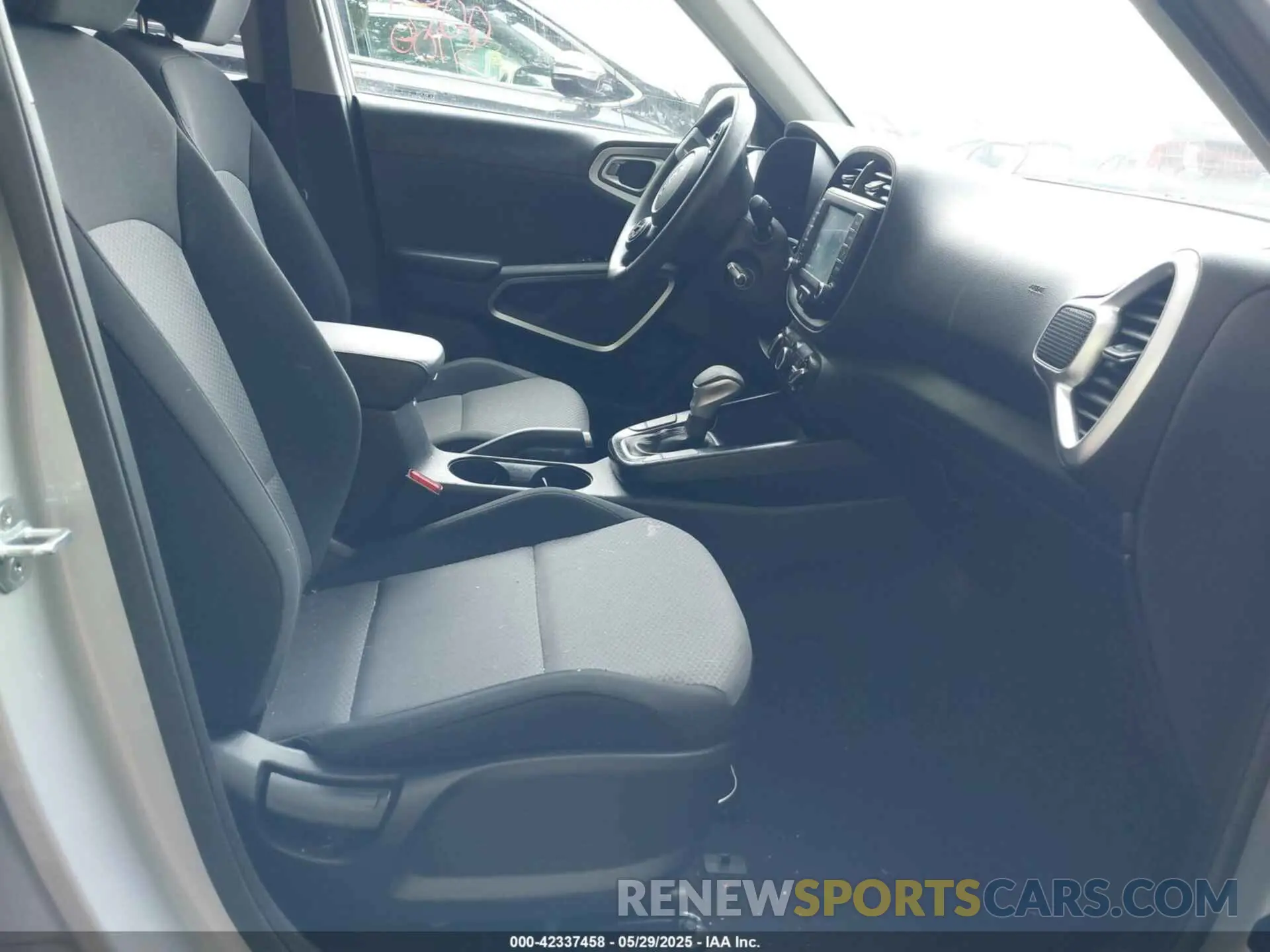 5 fotografías del automóvil dañado KNDJ23AU2M7739658 KIA SOUL 2021