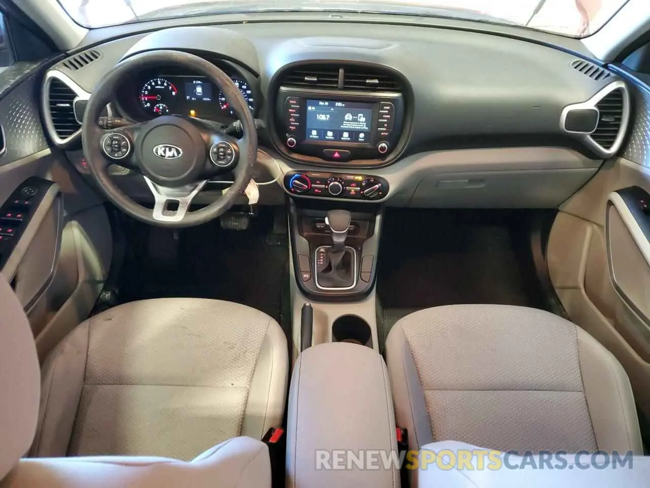 8 fotografías del automóvil dañado KNDJ23AU2M7769047 KIA SOUL 2021