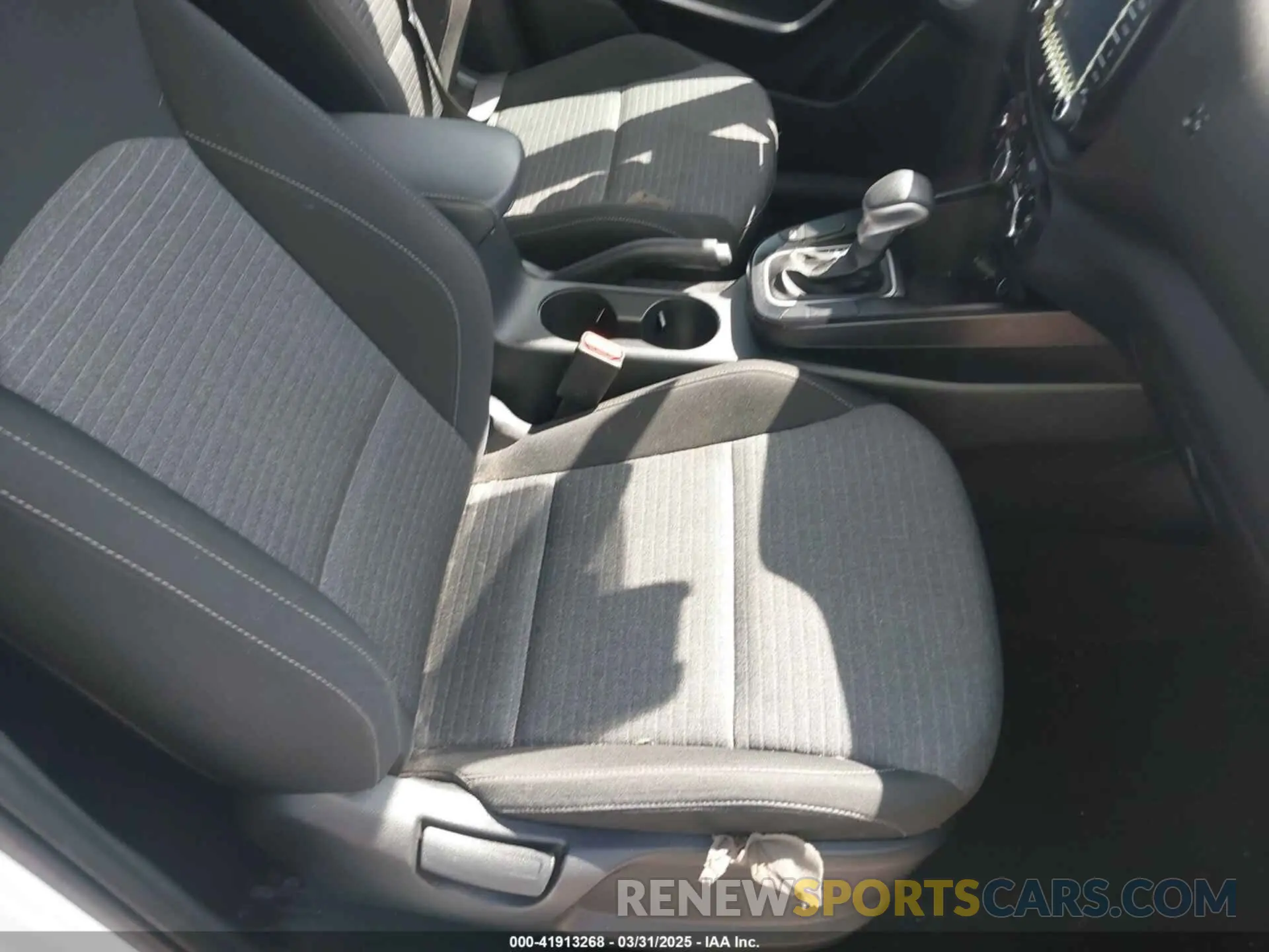 5 fotografías del automóvil dañado KNDJ23AU2M7774376 KIA SOUL 2021