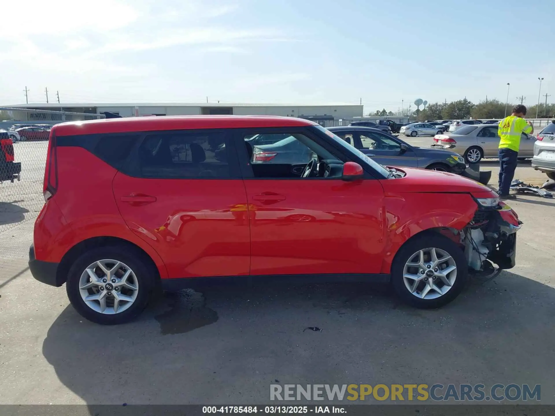 13 fotografías del automóvil dañado KNDJ23AU2M7774751 KIA SOUL 2021