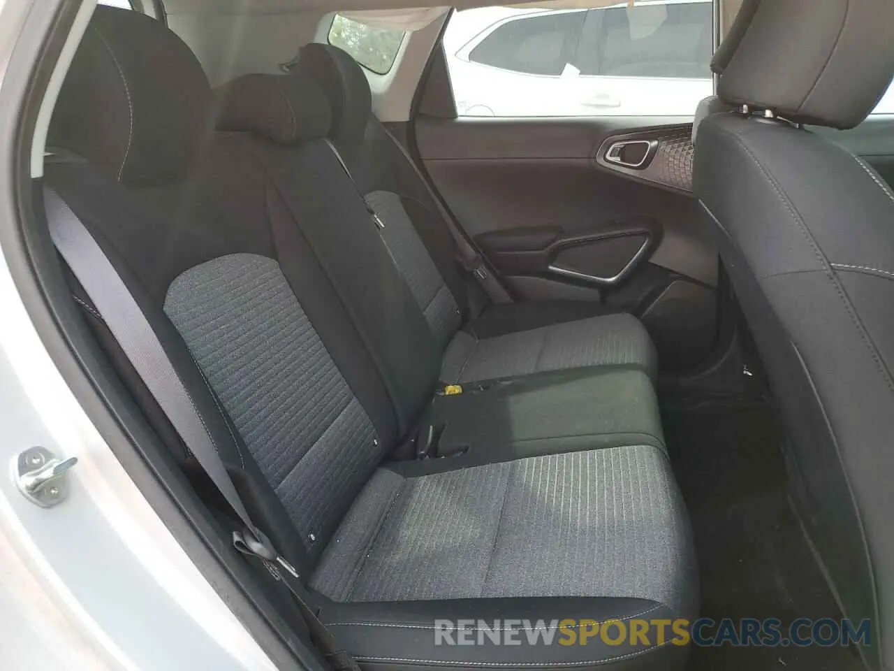 11 fotografías del automóvil dañado KNDJ23AU2M7795745 KIA SOUL 2021
