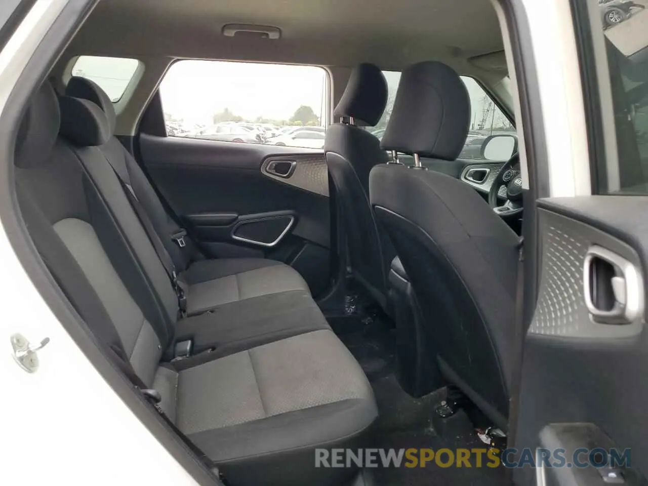 11 fotografías del automóvil dañado KNDJ23AU3M7130501 KIA SOUL 2021