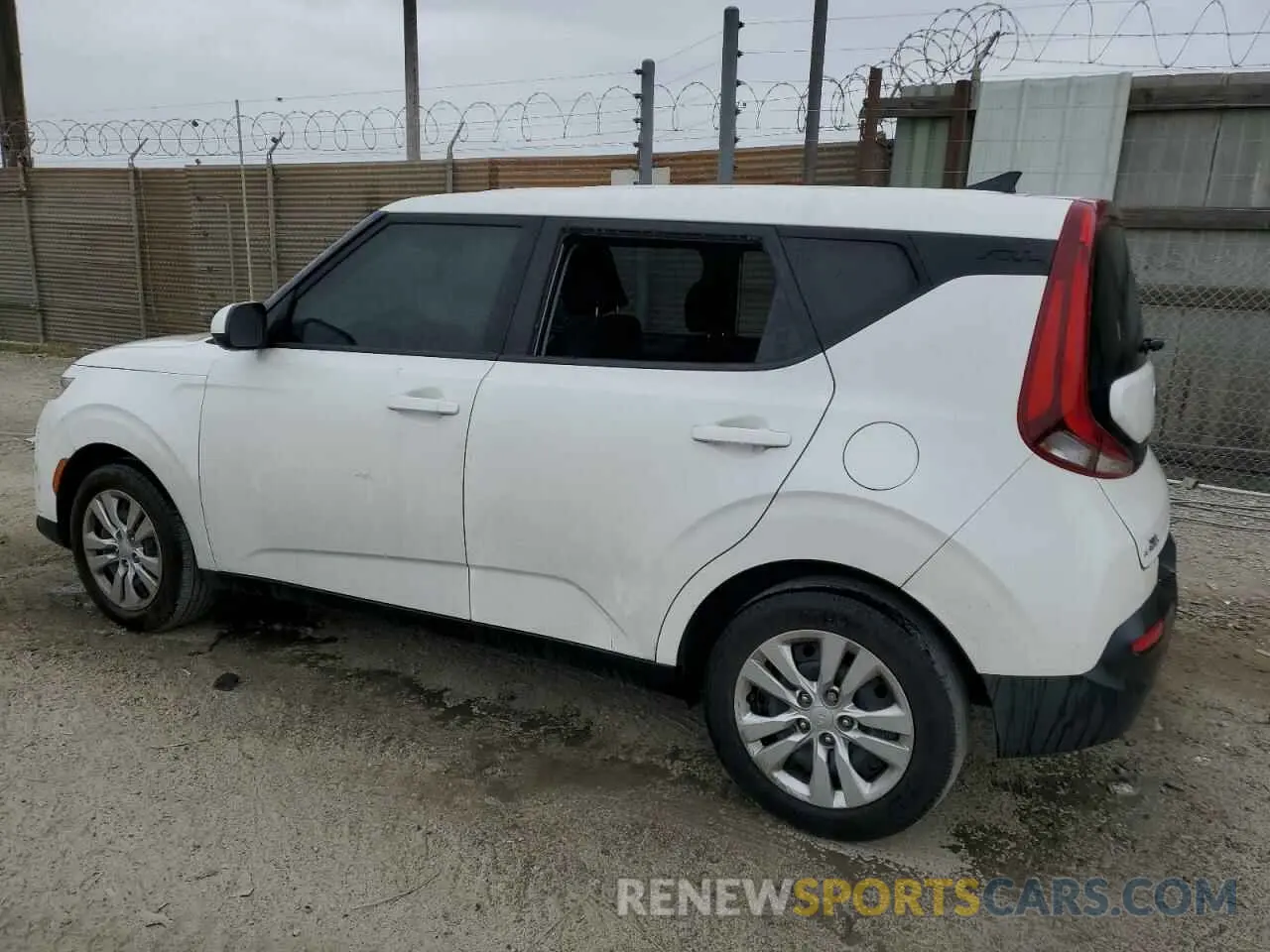 2 fotografías del automóvil dañado KNDJ23AU3M7130501 KIA SOUL 2021