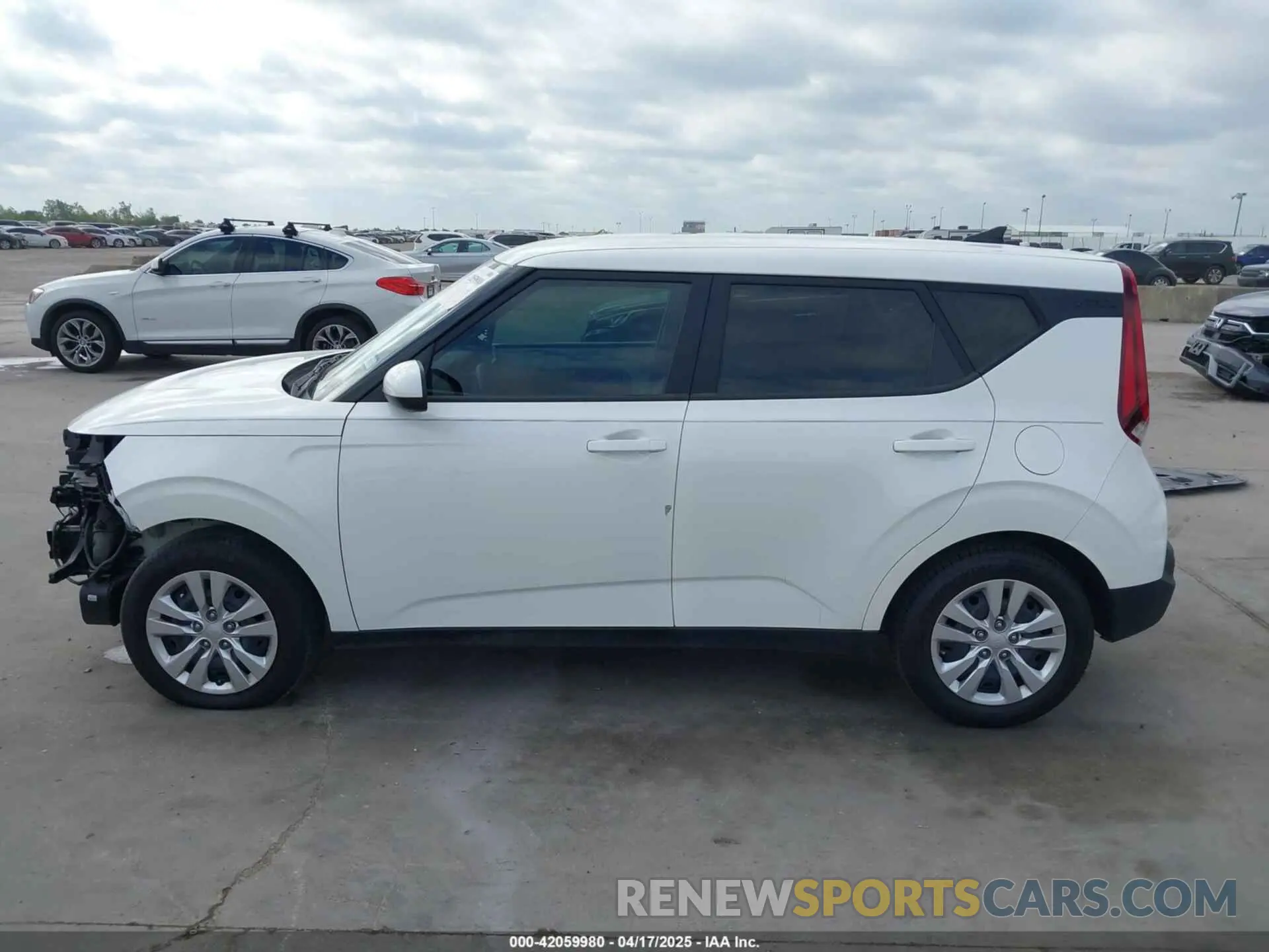 15 fotografías del automóvil dañado KNDJ23AU3M7147301 KIA SOUL 2021
