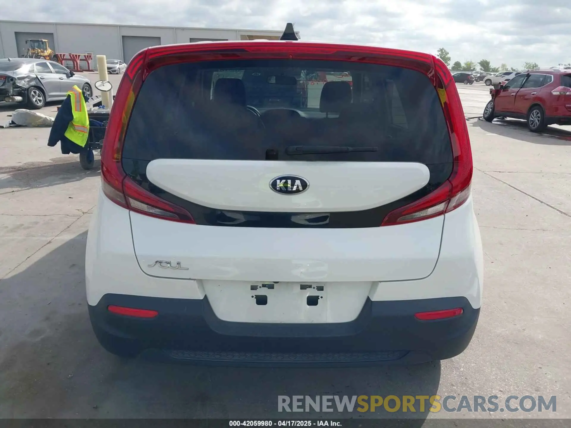 17 fotografías del automóvil dañado KNDJ23AU3M7147301 KIA SOUL 2021