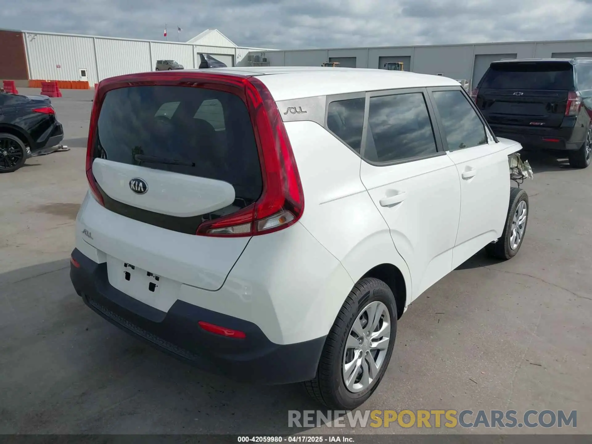 4 fotografías del automóvil dañado KNDJ23AU3M7147301 KIA SOUL 2021
