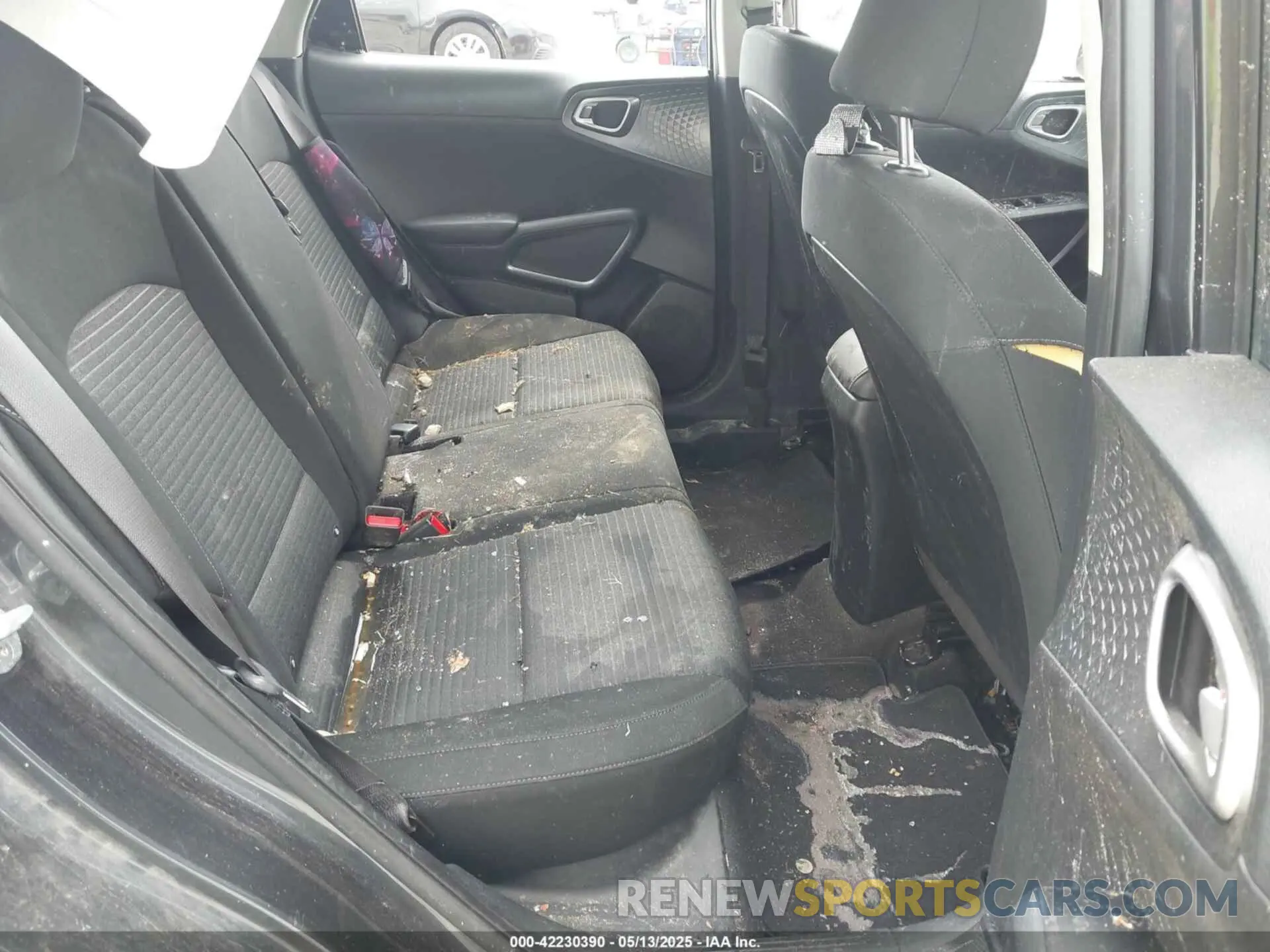 8 fotografías del automóvil dañado KNDJ23AU3M7796516 KIA SOUL 2021
