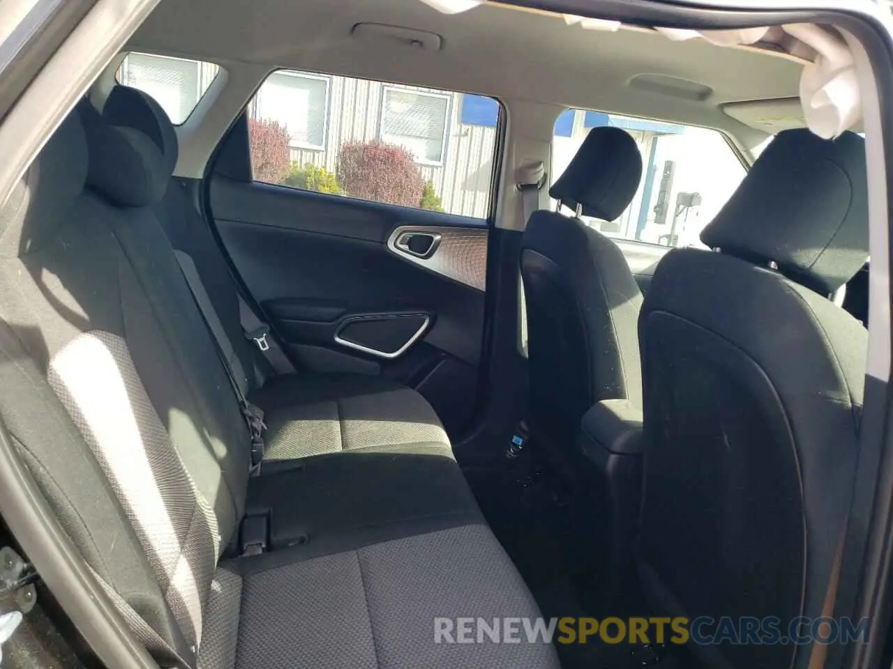 10 fotografías del automóvil dañado KNDJ23AU4M7736471 KIA SOUL 2021