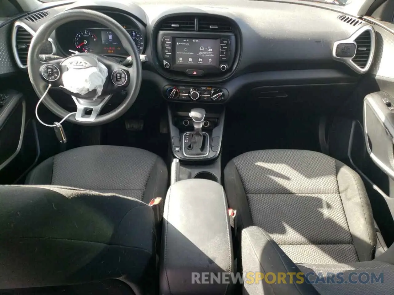 8 fotografías del automóvil dañado KNDJ23AU4M7736471 KIA SOUL 2021