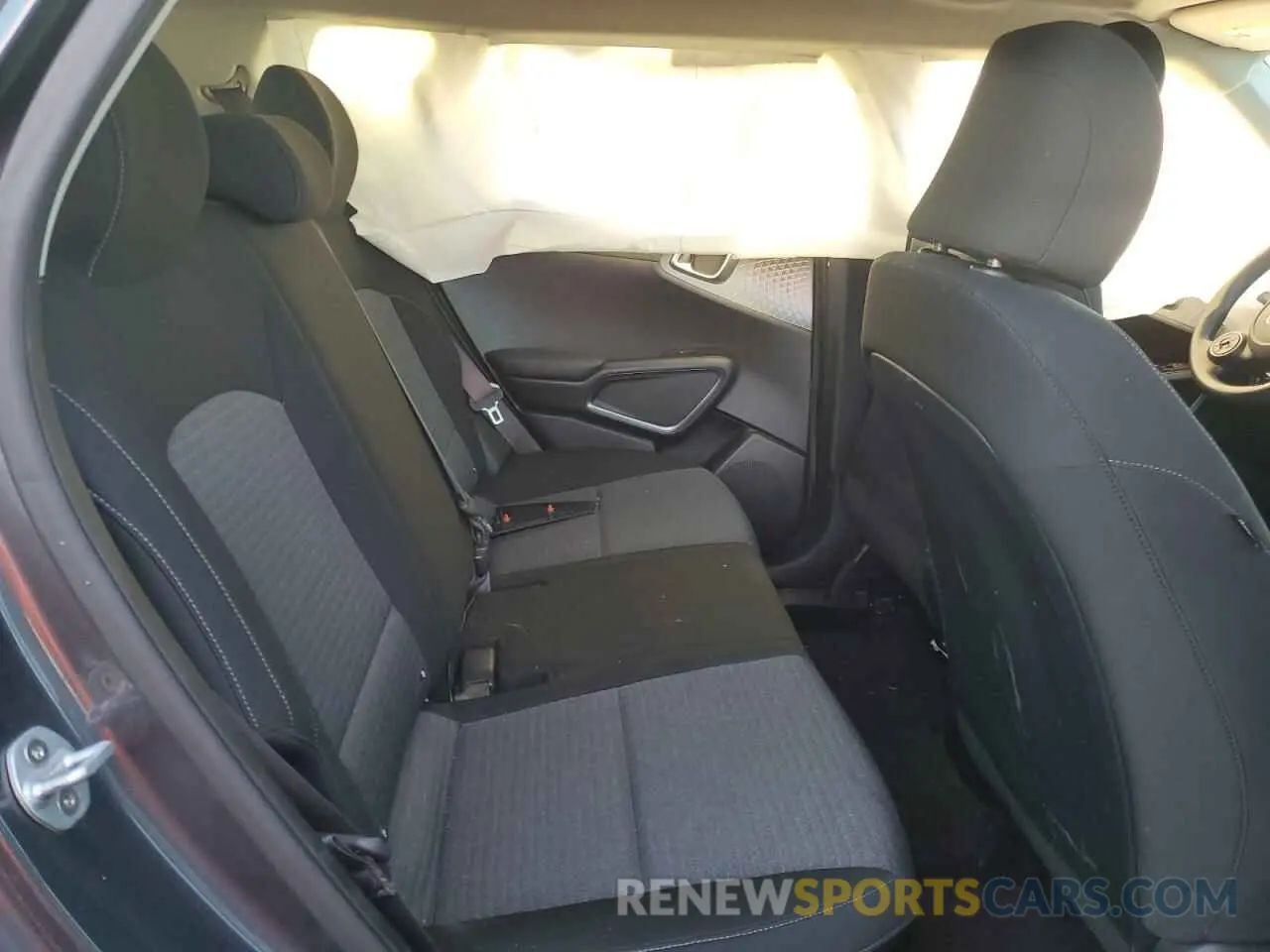 11 fotografías del automóvil dañado KNDJ23AU4M7746885 KIA SOUL 2021