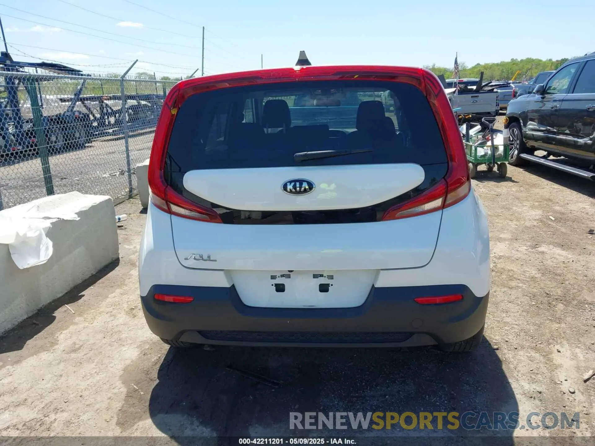 16 fotografías del automóvil dañado KNDJ23AU4M7755070 KIA SOUL 2021