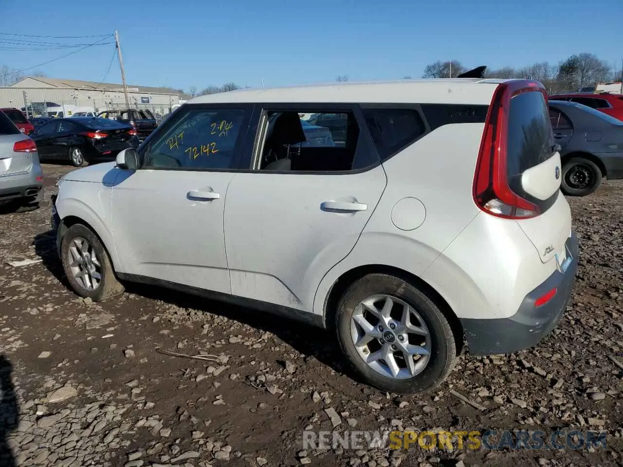 2 fotografías del automóvil dañado KNDJ23AU4M7772354 KIA SOUL 2021