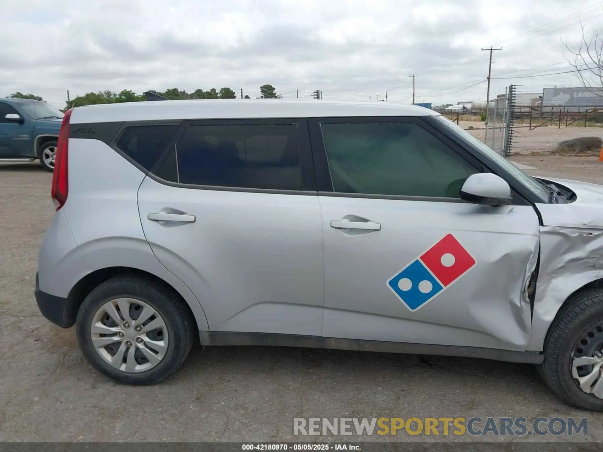 13 fotografías del automóvil dañado KNDJ23AU4M7793351 KIA SOUL 2021