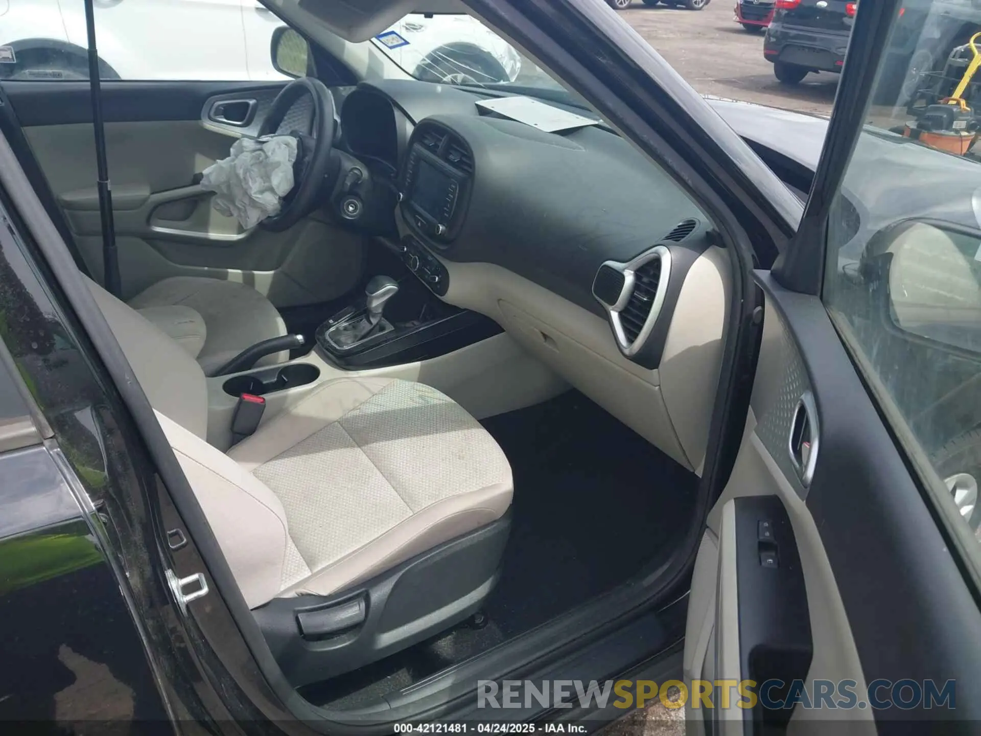 5 fotografías del automóvil dañado KNDJ23AU5M7756972 KIA SOUL 2021