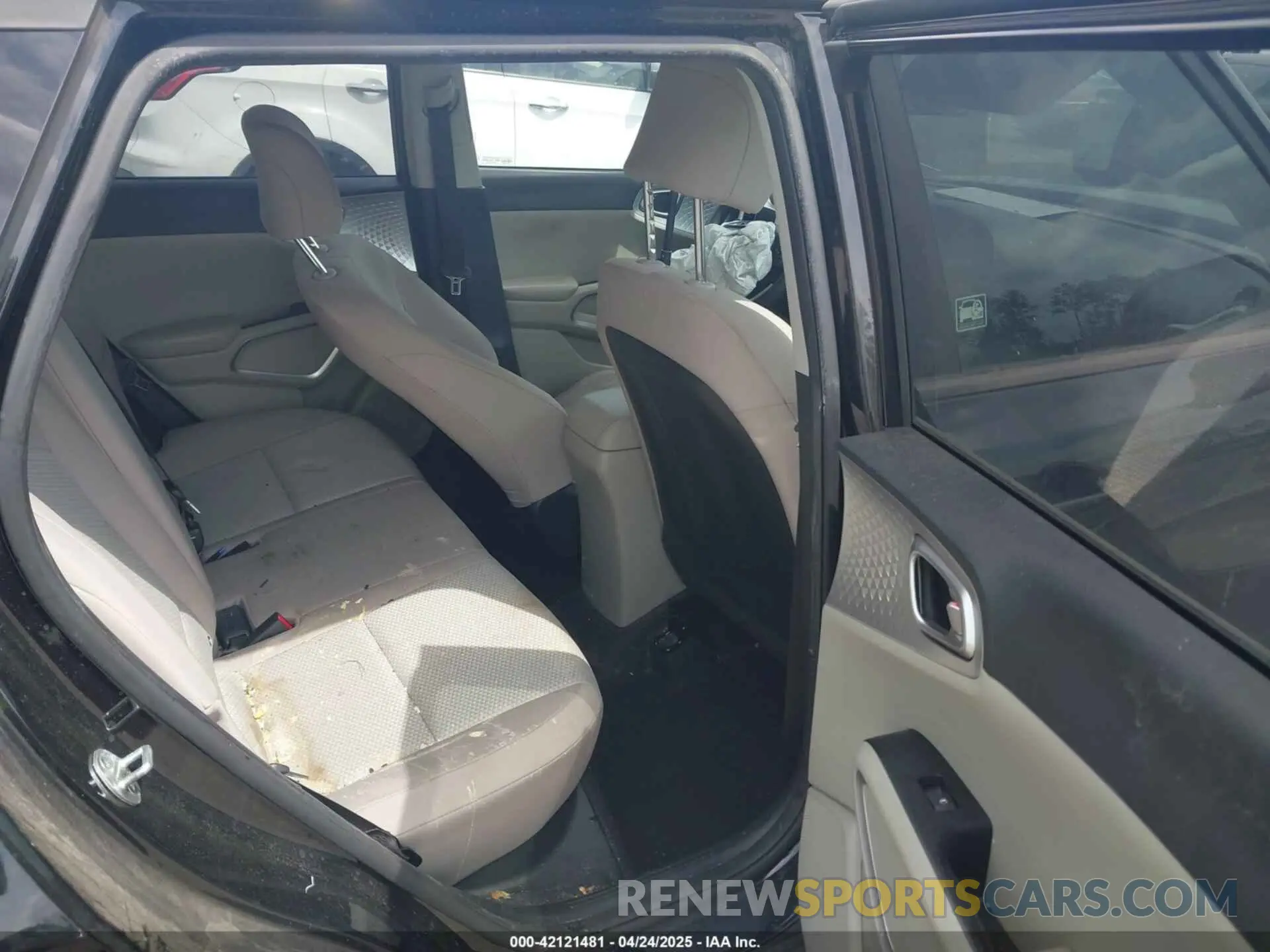 8 fotografías del automóvil dañado KNDJ23AU5M7756972 KIA SOUL 2021