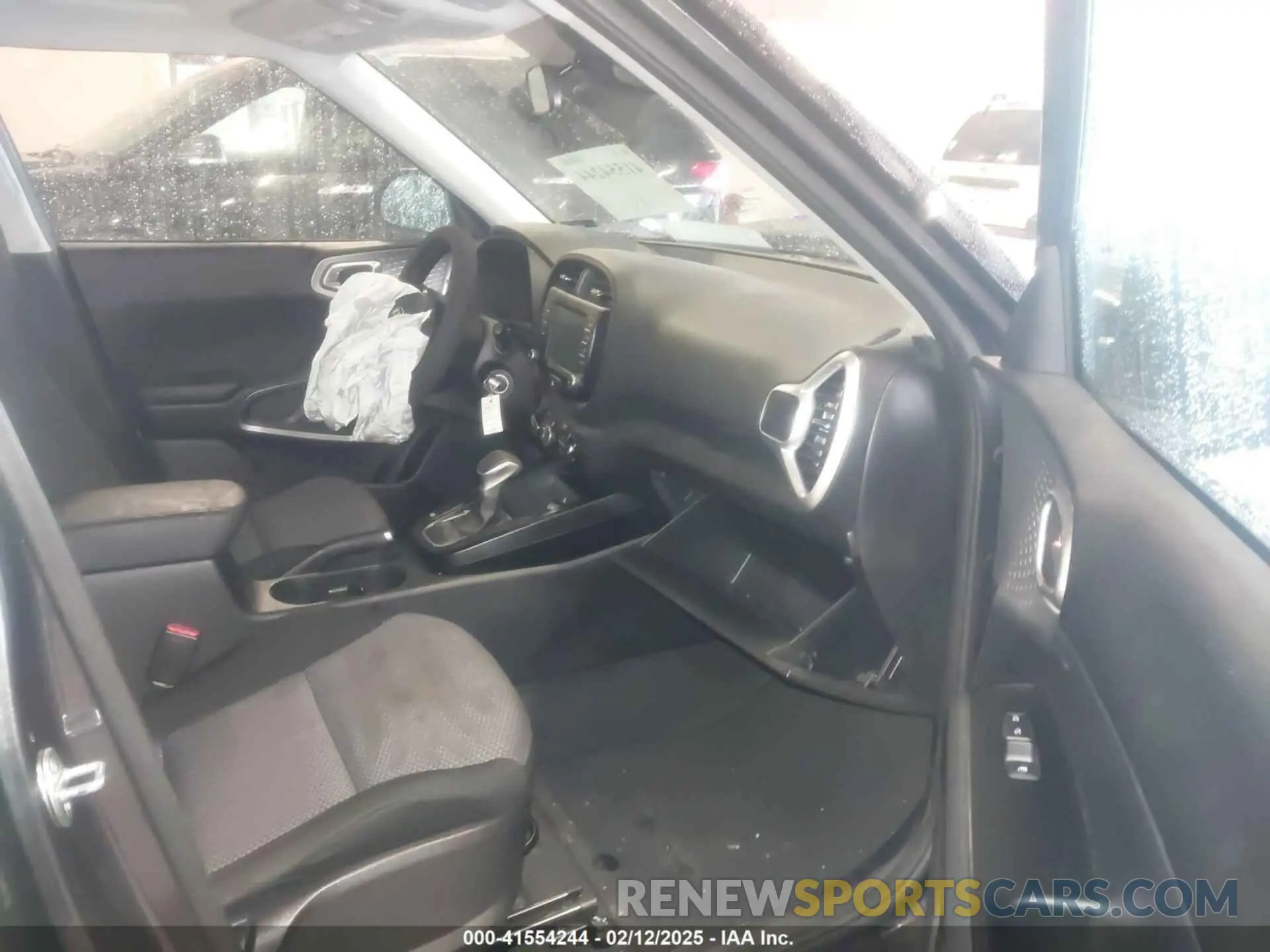 5 fotografías del automóvil dañado KNDJ23AU5M7770063 KIA SOUL 2021