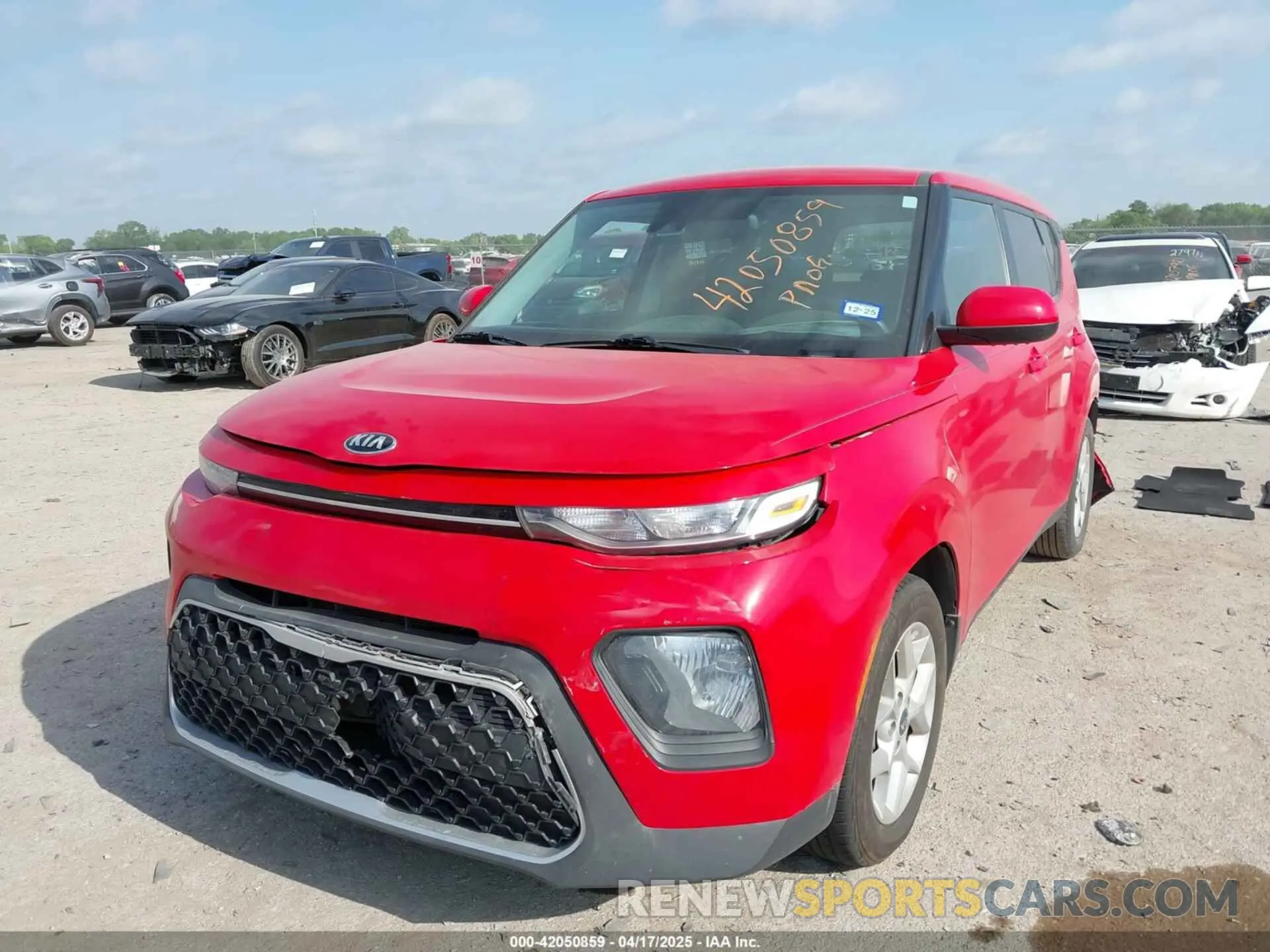 2 fotografías del automóvil dañado KNDJ23AU6M7124255 KIA SOUL 2021