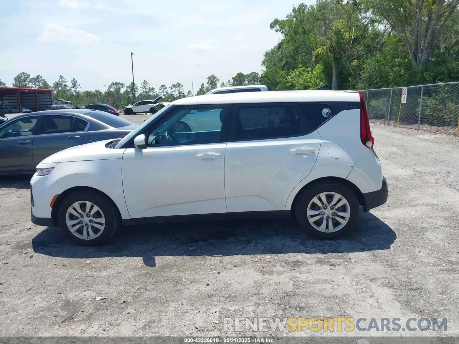 15 fotografías del automóvil dañado KNDJ23AU6M7146076 KIA SOUL 2021