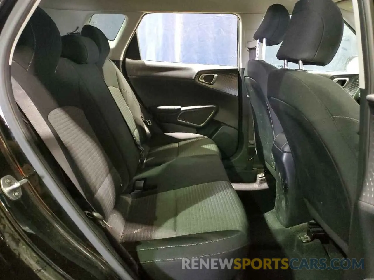 12 fotografías del automóvil dañado KNDJ23AU6M7739016 KIA SOUL 2021
