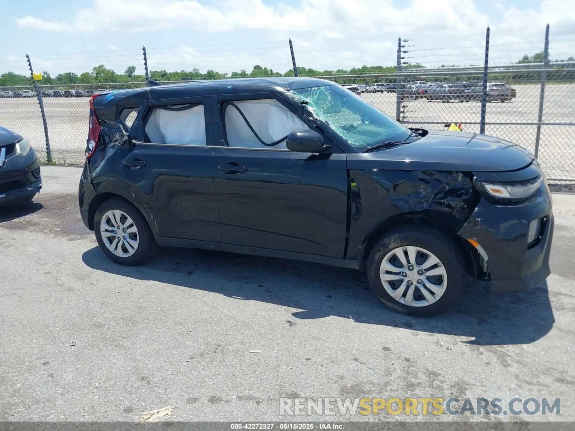 13 fotografías del automóvil dañado KNDJ23AU6M7740568 KIA SOUL 2021